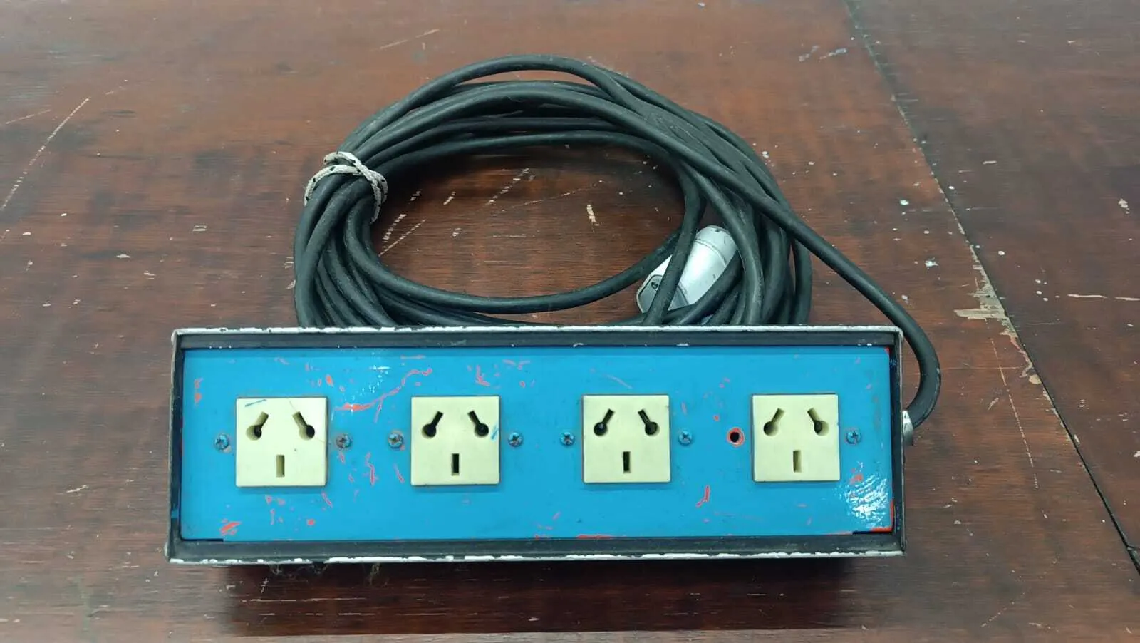 ZAPATILLA DEXEL 1O AMP - 4 TOMAS (7 MTS) 