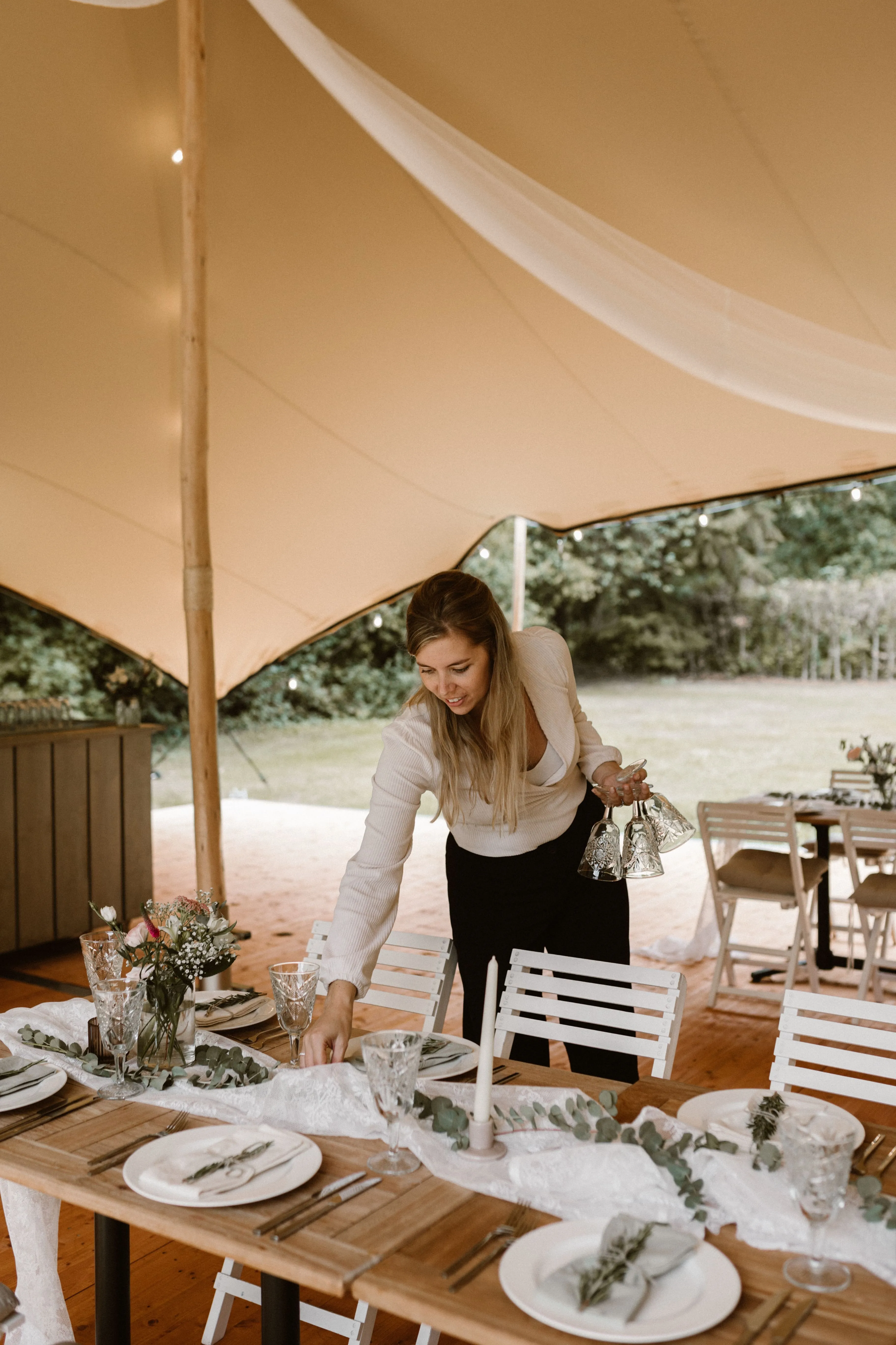 TAFELLOPER WHITE LACE