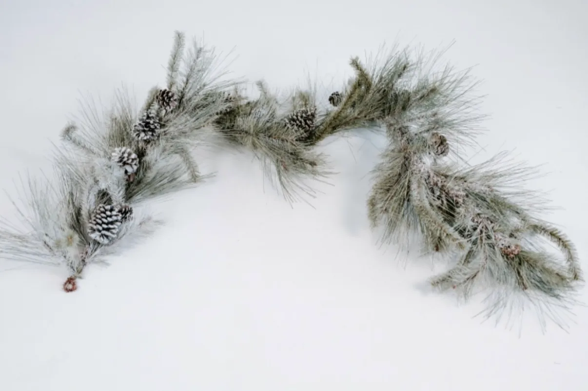 Flocked Pinecone Garland