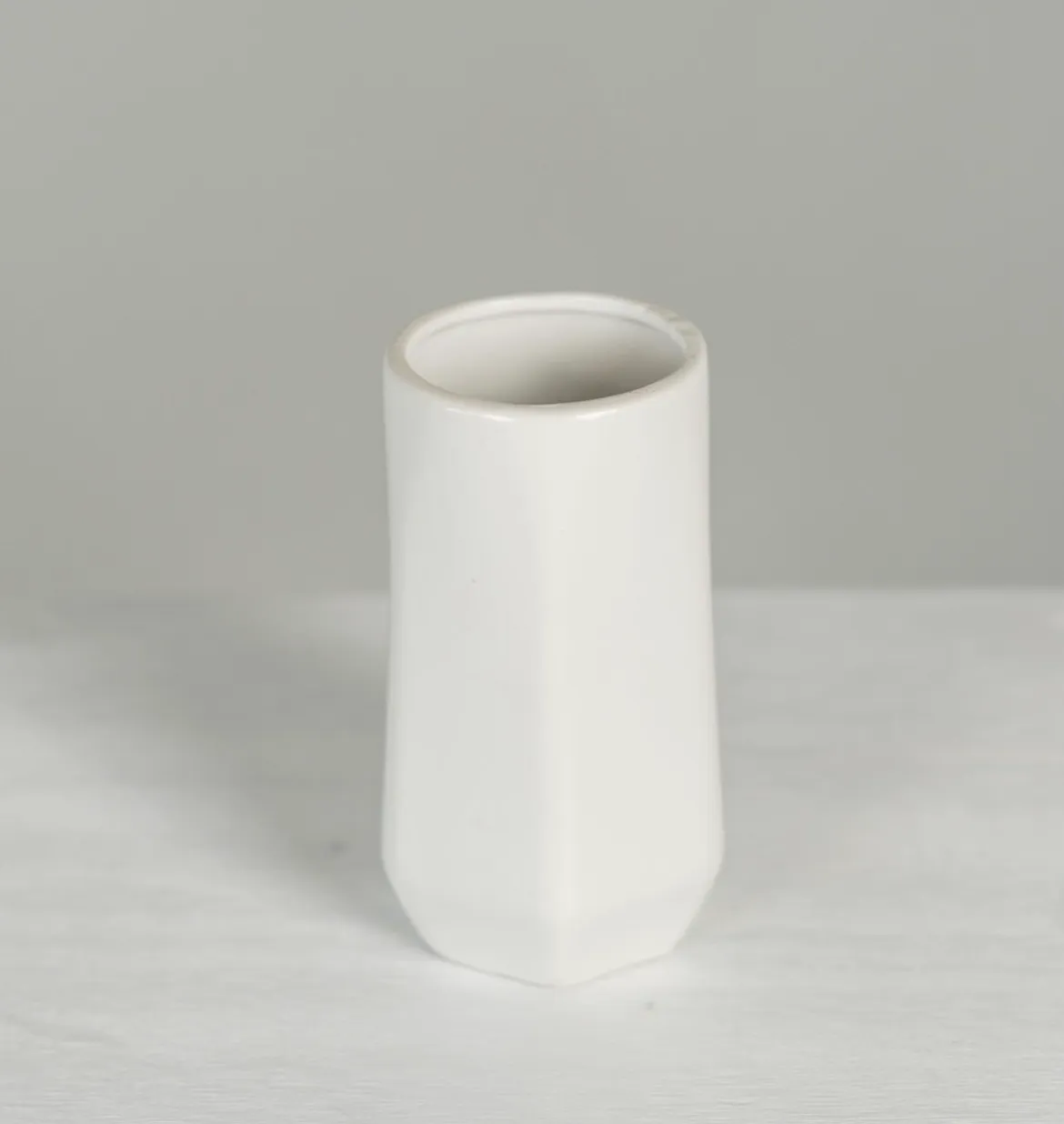 White Linear Vase (Medium)
