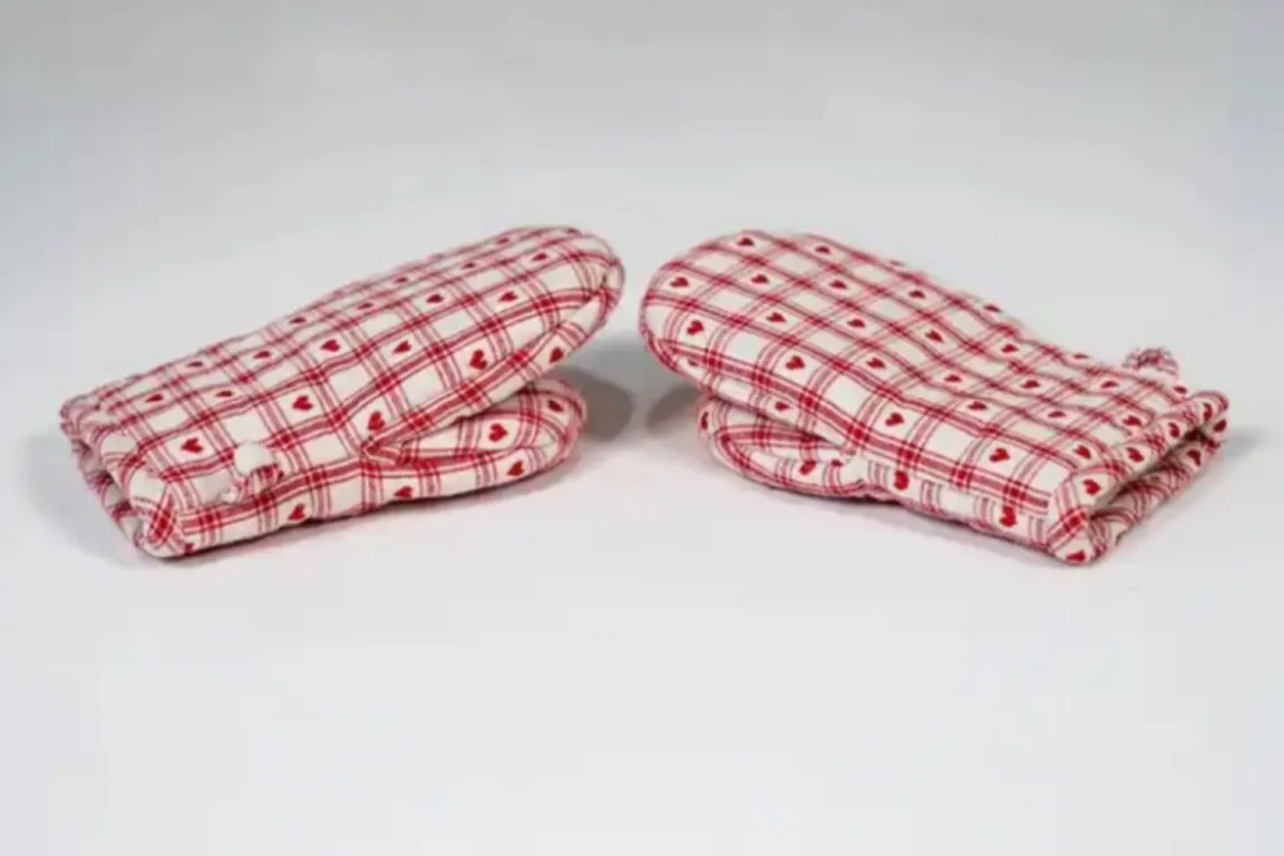 Heart Oven Mitt (Qty 2)