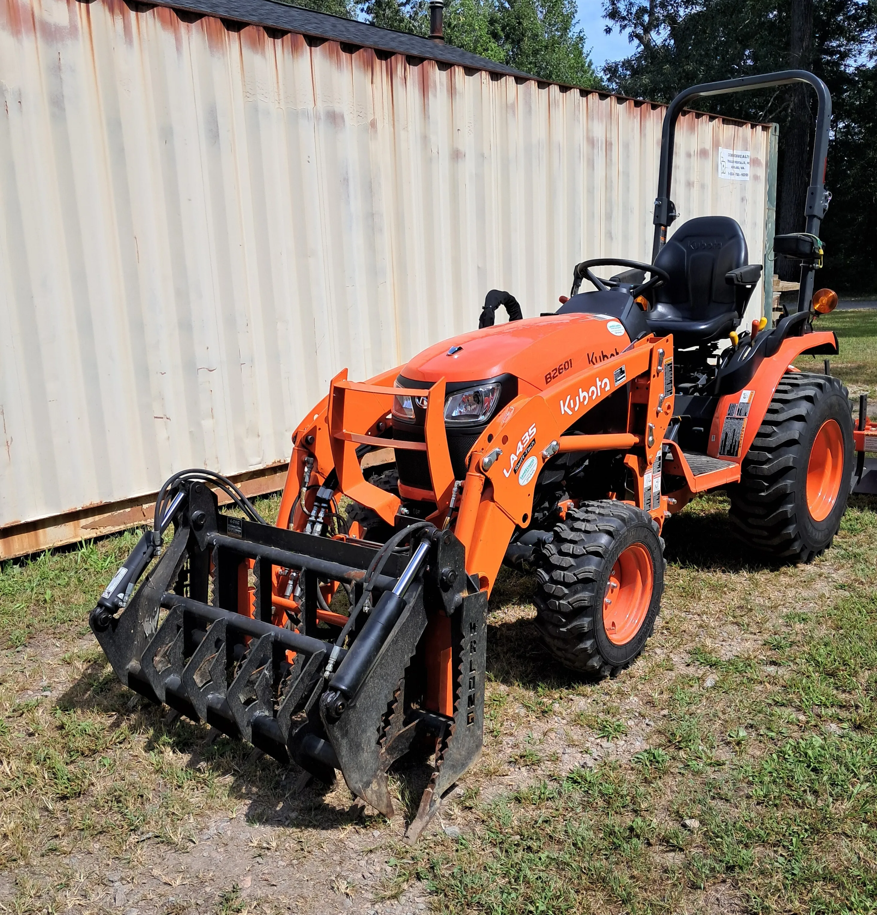 Kubota B2601 and RBG3-48 Grapple Bundle