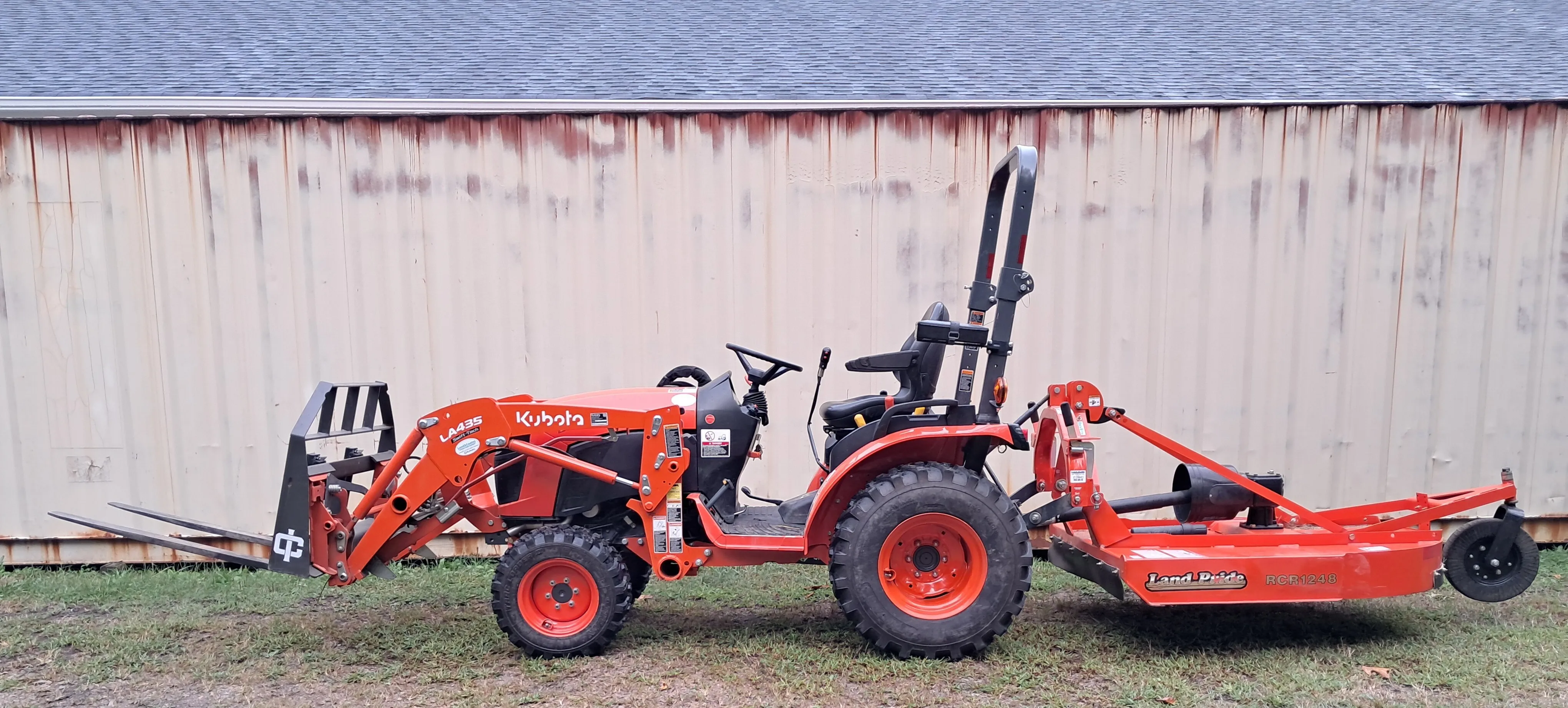 Kubota B2601 With Pallet Forks and Rotary Cutter