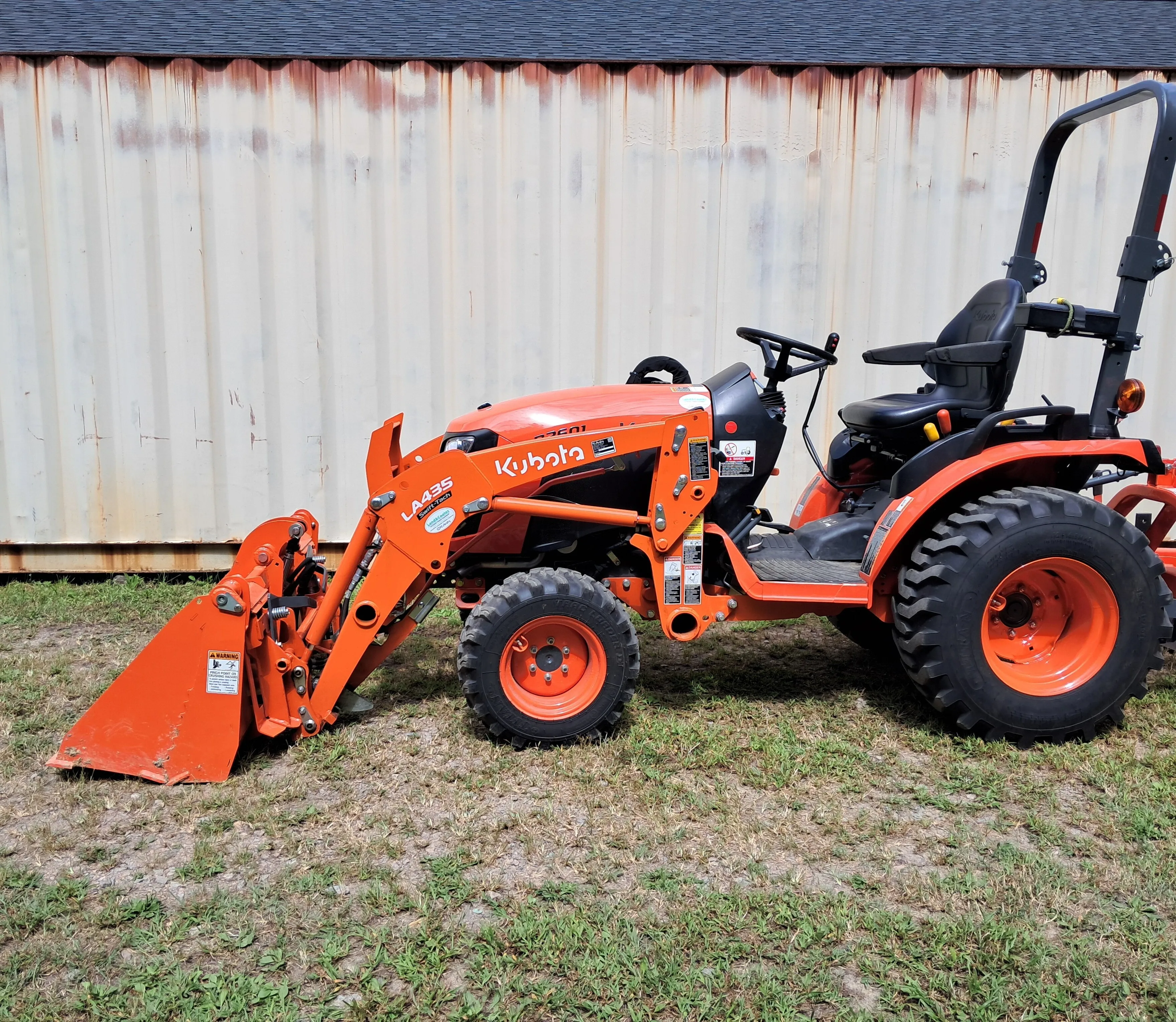 Kubota B2601 and CB0654 Combo Bucket Bundle
