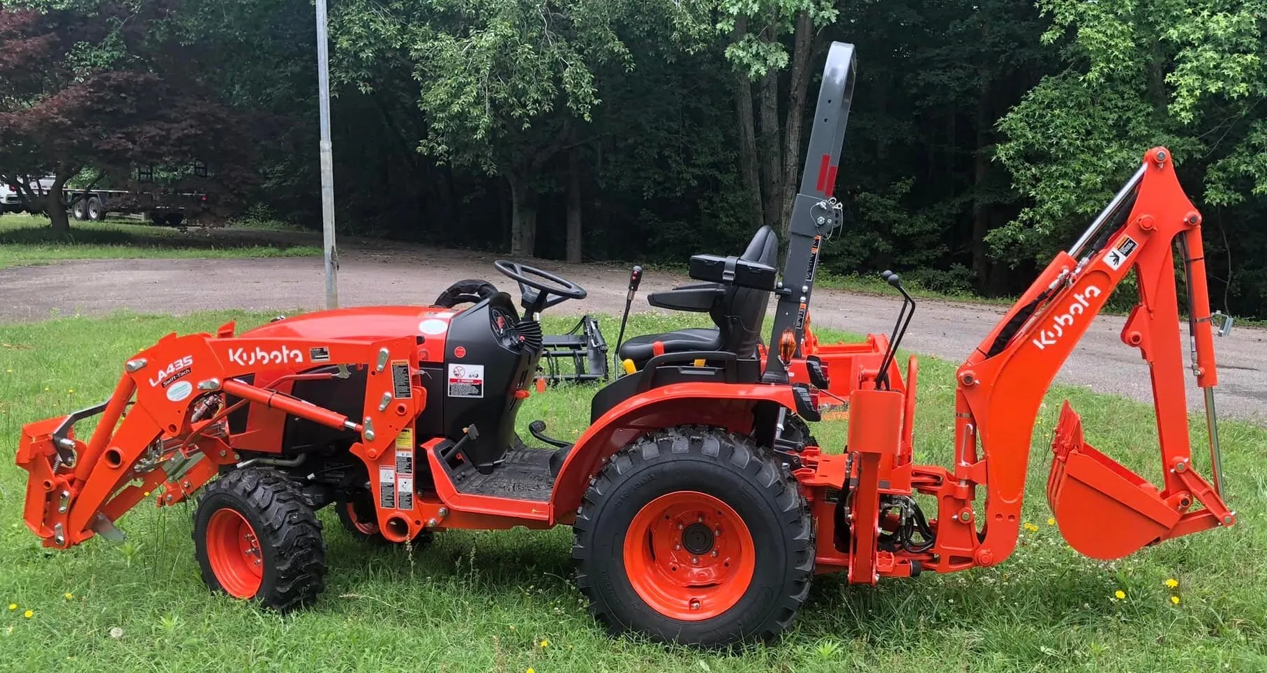 Kubota B2601 With Grapple and Backhoe