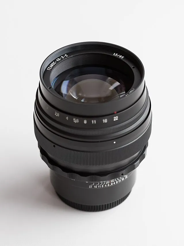 Helios 85mm F1.5 lens