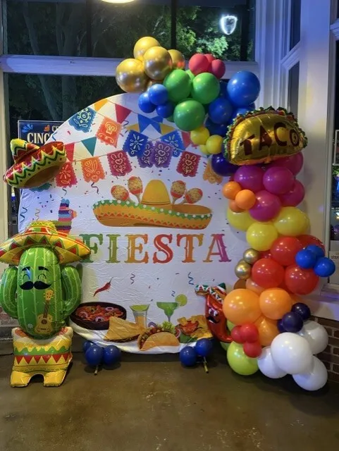 Cinco de Mayo balloon decor and fiesta backdrop for El Plato Mexican Restaurant in Lee's Summit MO