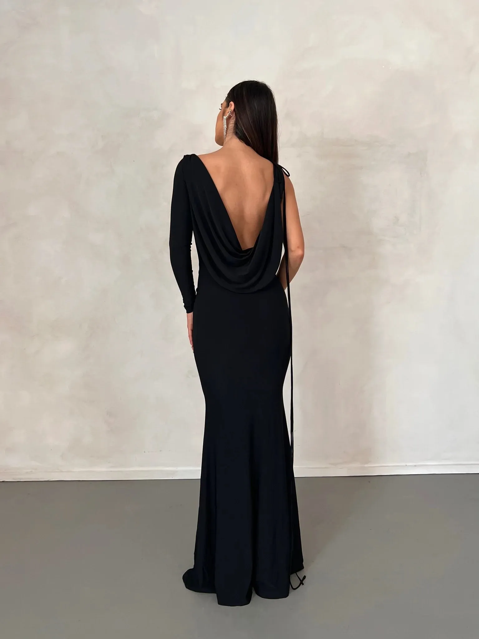 MELANI Reversible Emilia Gown – Black (HIRE)