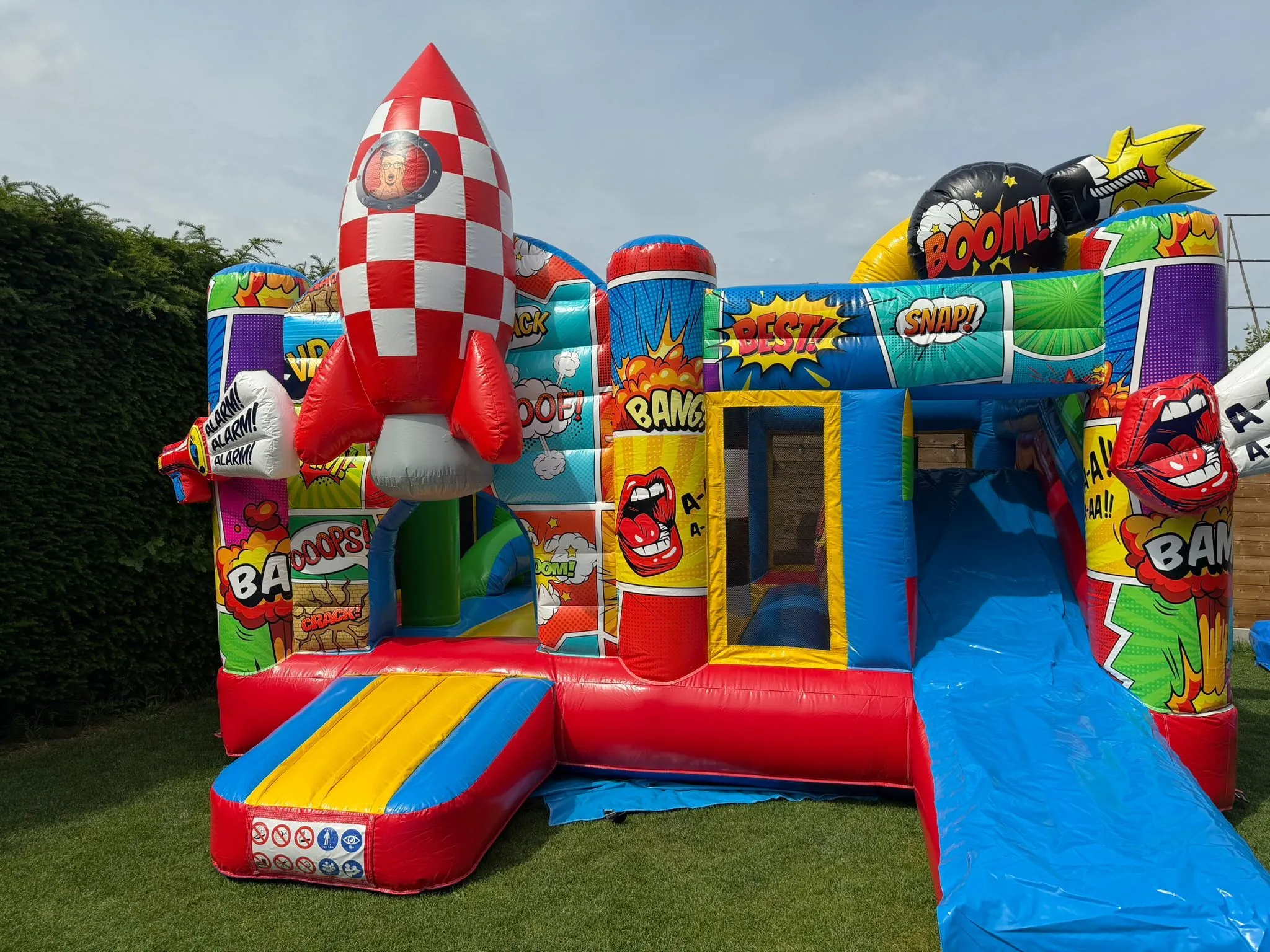 Multiplay Comic Springkasteel