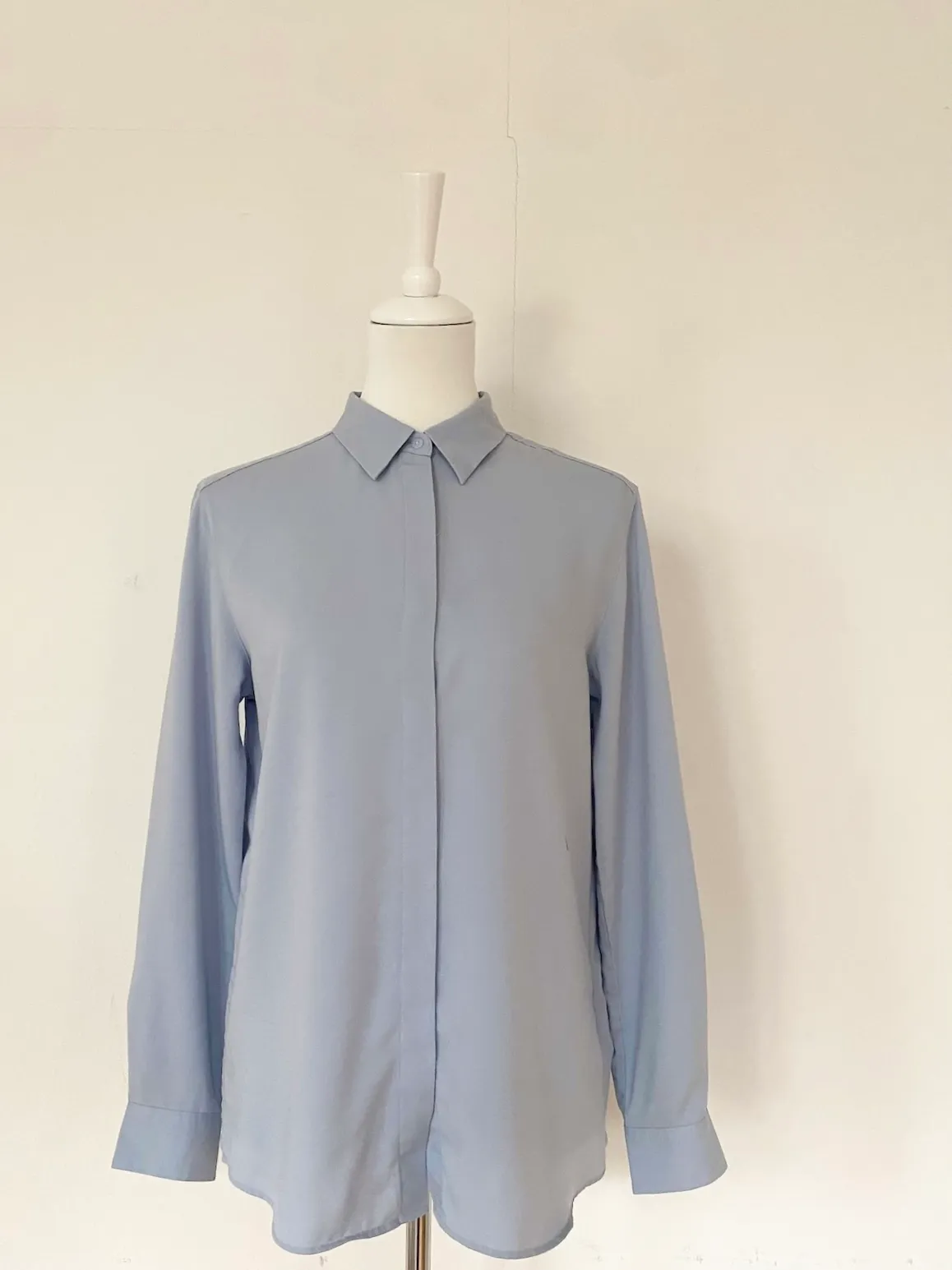 Uniqlo Shirt Light Blue — Size M