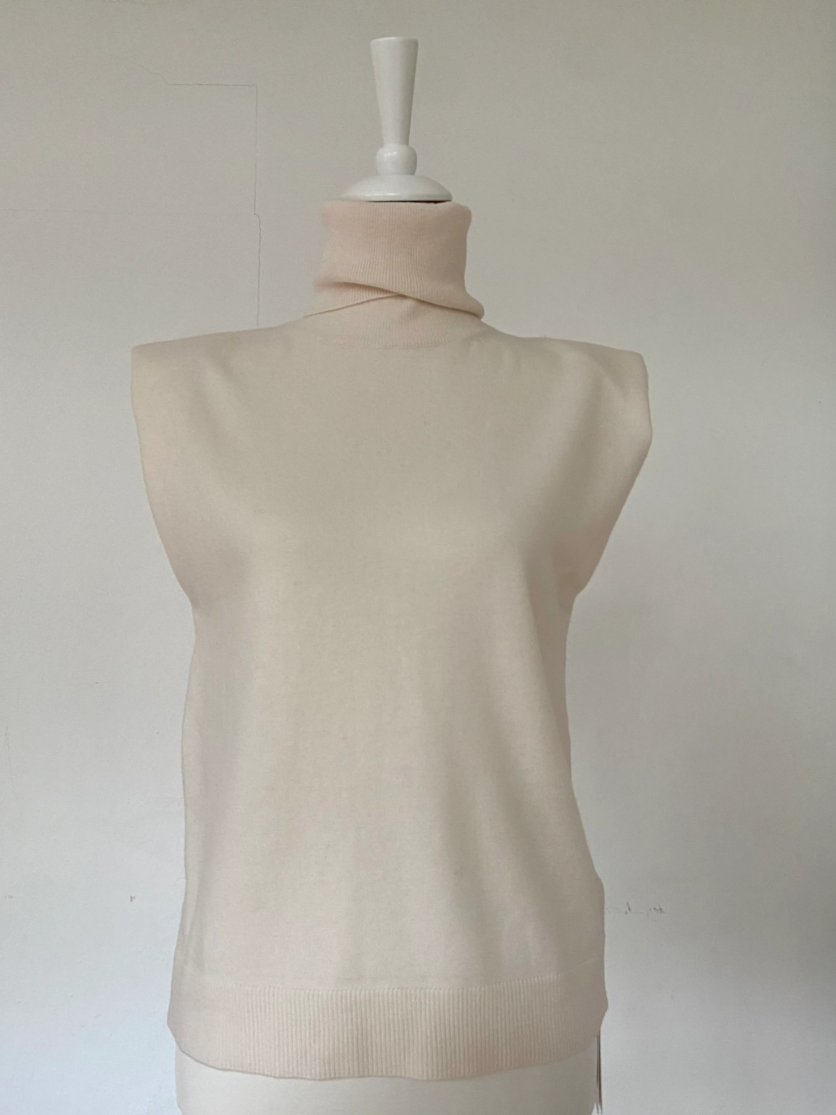 The Frankie Shop Pullunder Cream Size S