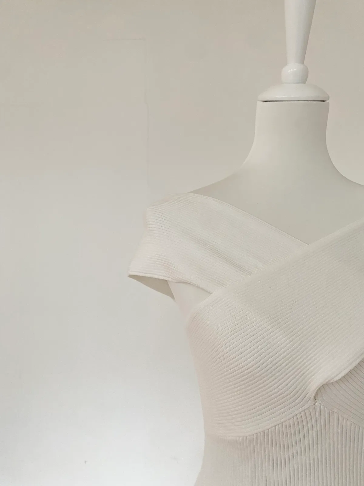 NA-KD Off Shoulder Top Ivory — Size S 