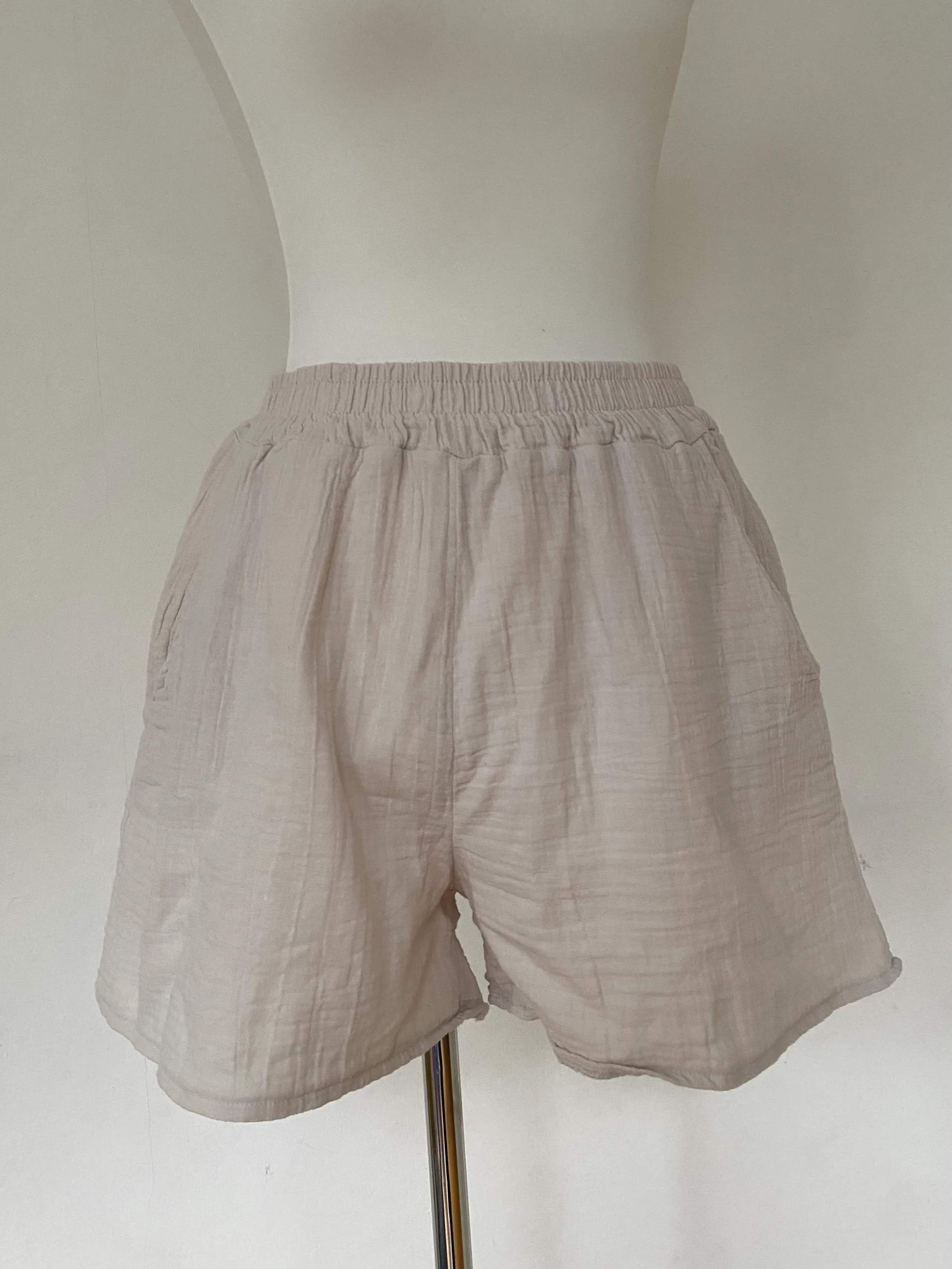 SassyClassy Shorts Soft beige Size M