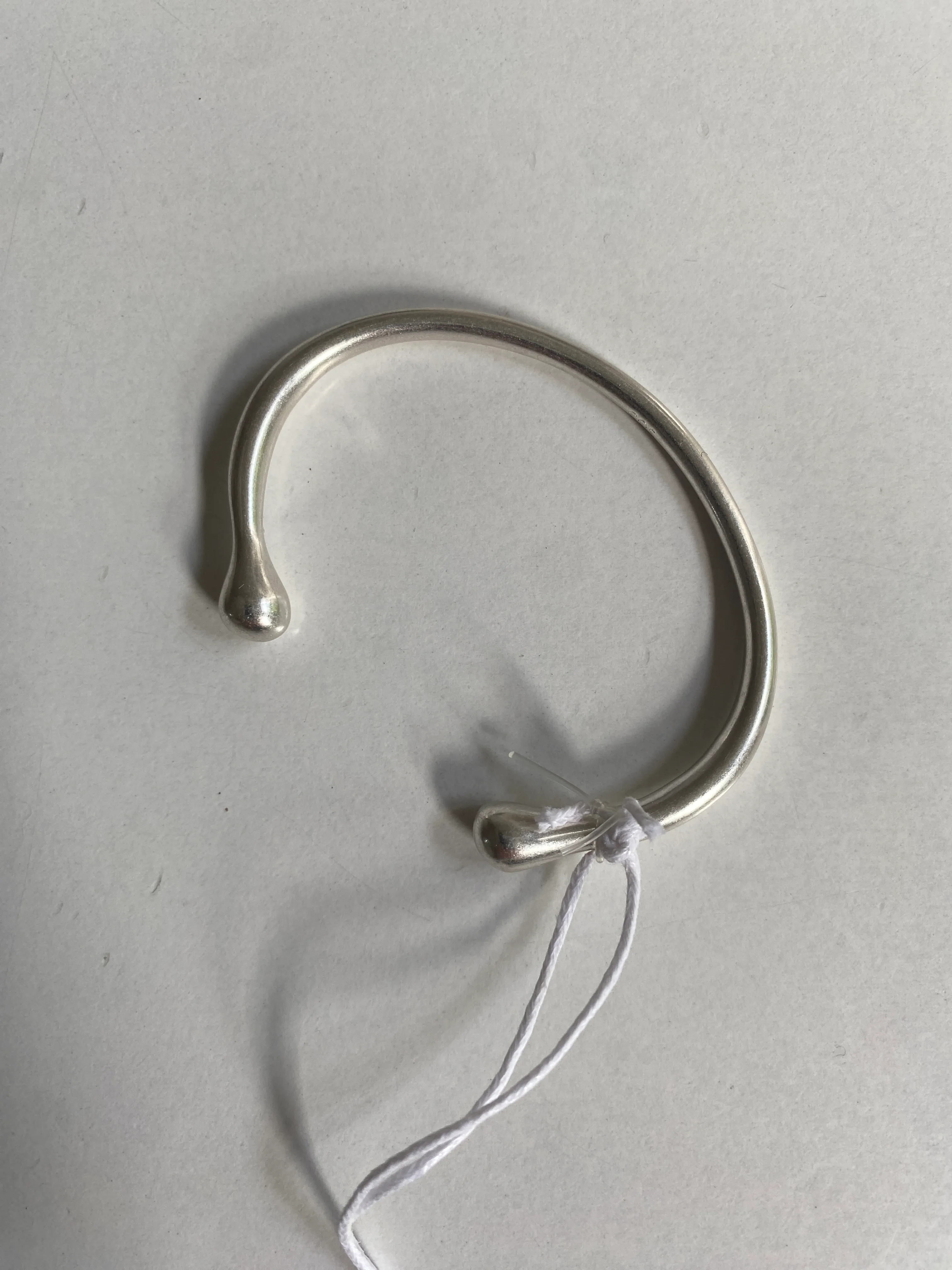 COS Sculptural Cuff Bracelet Brushed Silver – M/L