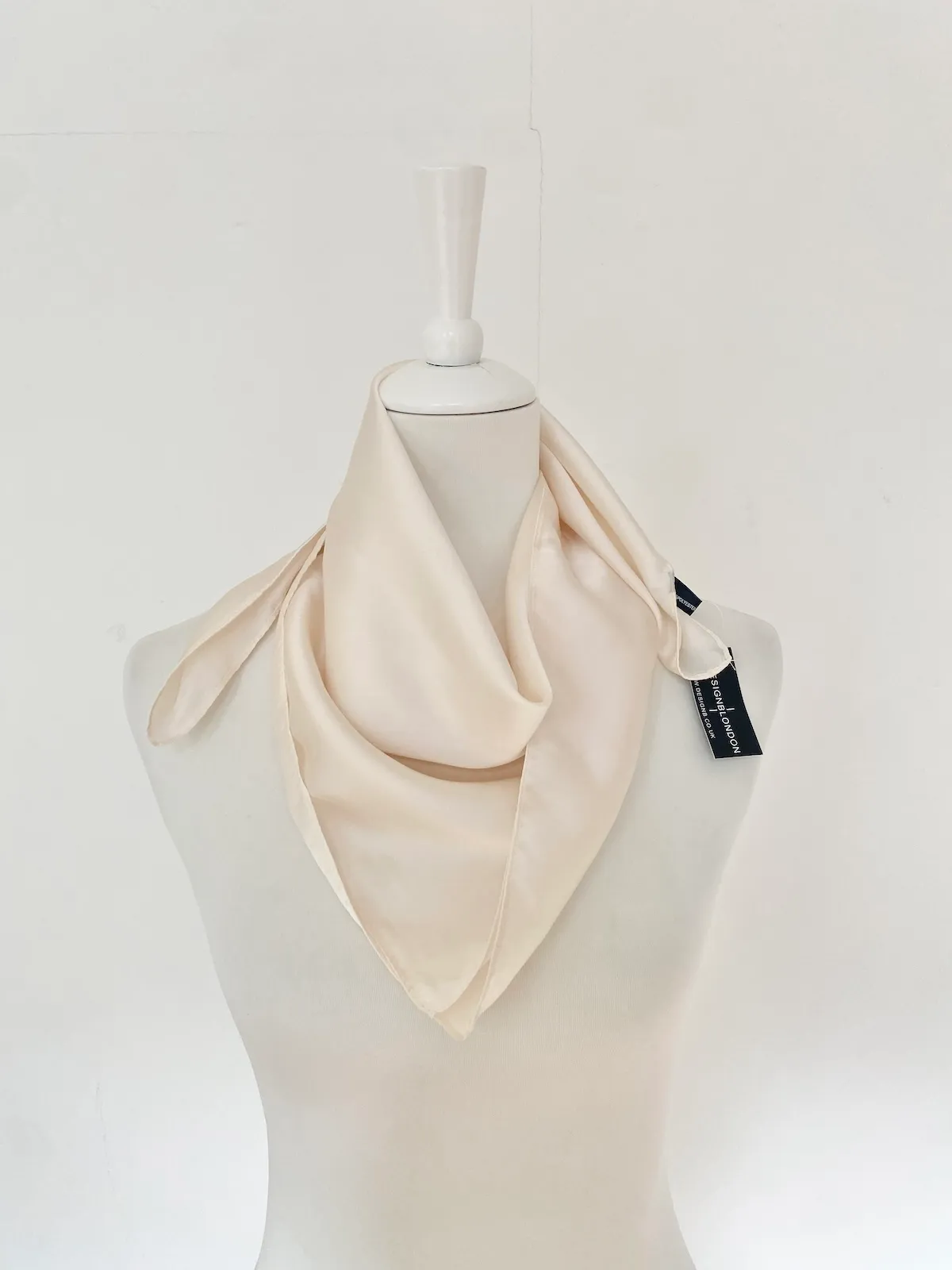 DesignB London Satin Scarf Ivory – OS 