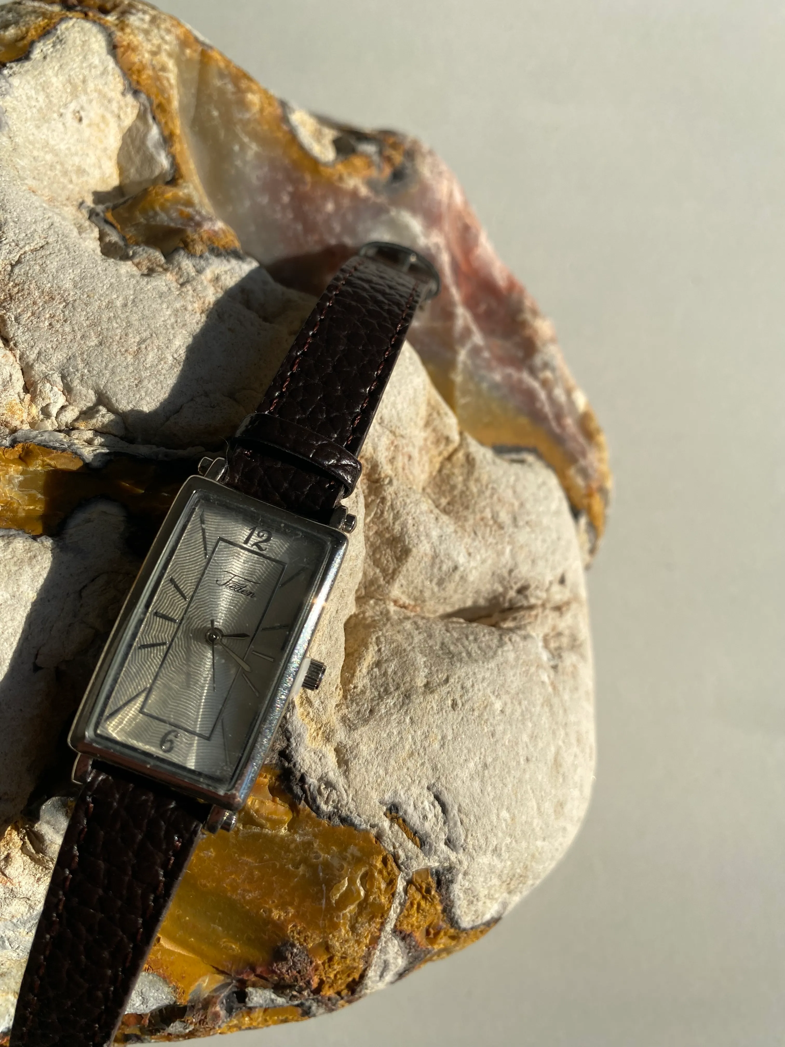 No Name Vintage Style Watch