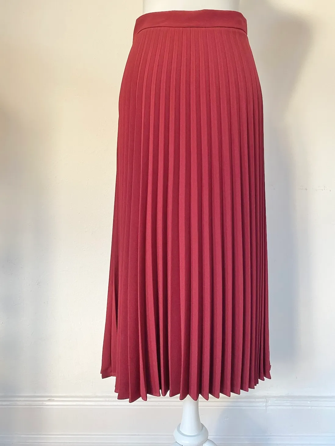 Emma & Gaia Pleated Midi Skirt  — EUR 38