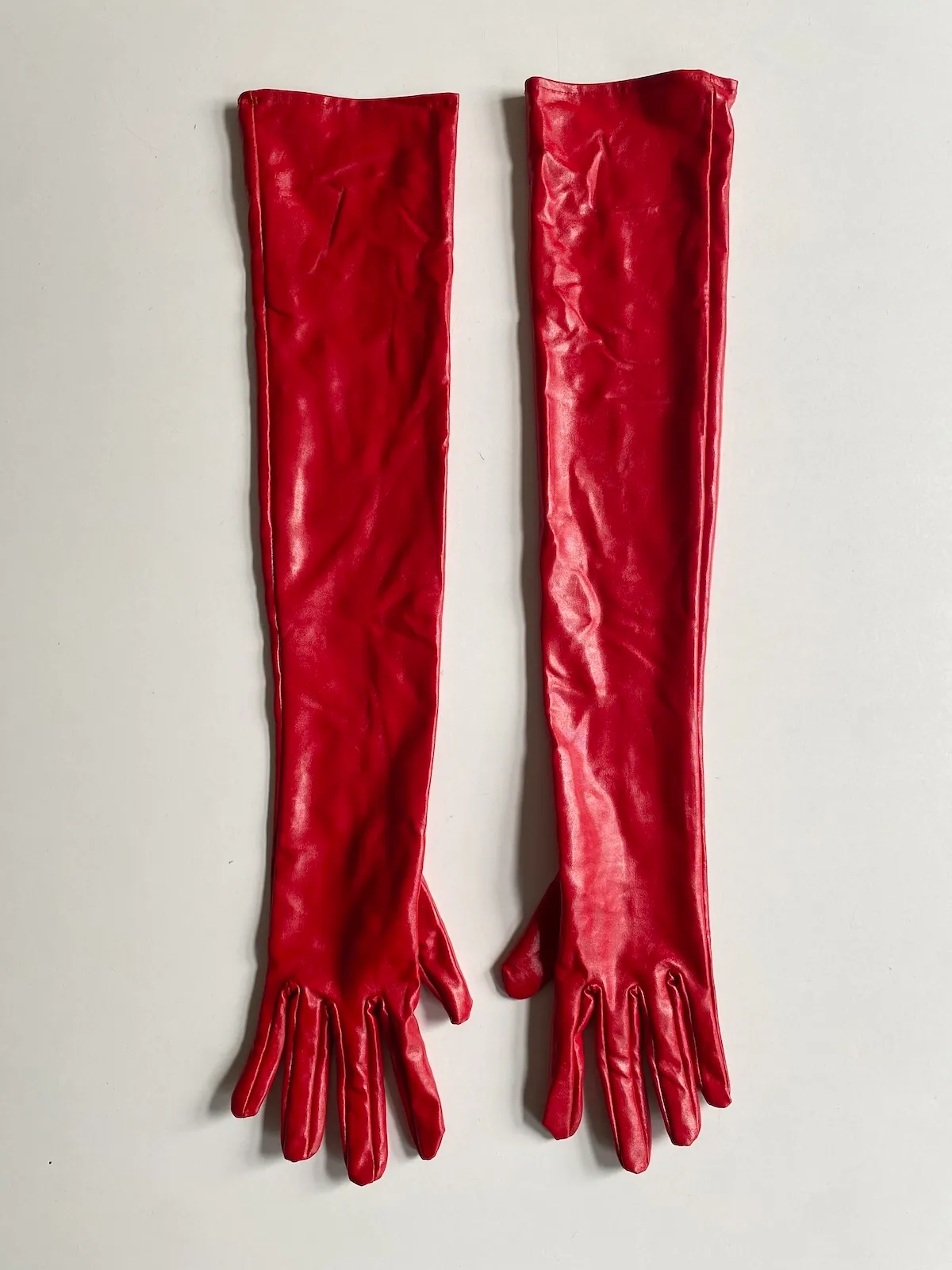 No Name Shiny Gloves Red — One size 
