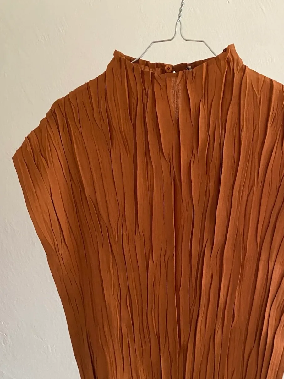 Adolfo Dominguez Pleated Top Rusty Orange — Size 38