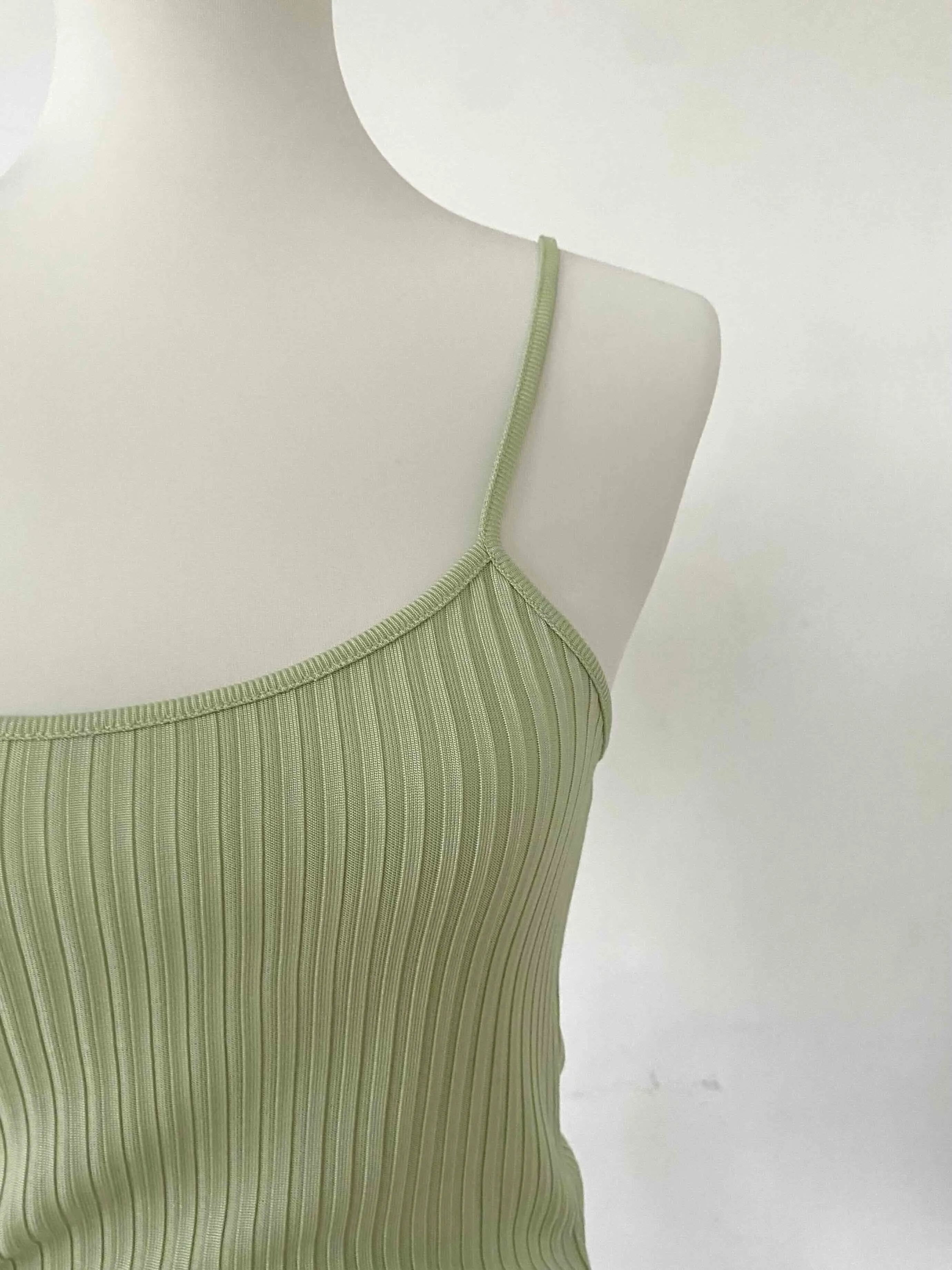 Closed No Sleeve Top Rib green — Size