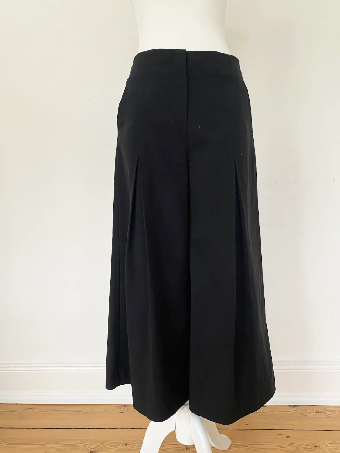 ASOS Pleated Culottes Black — Size M