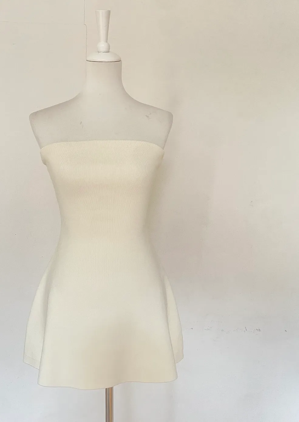 MESHKI Strapless Ribbed Knit Top Ivory – Size S