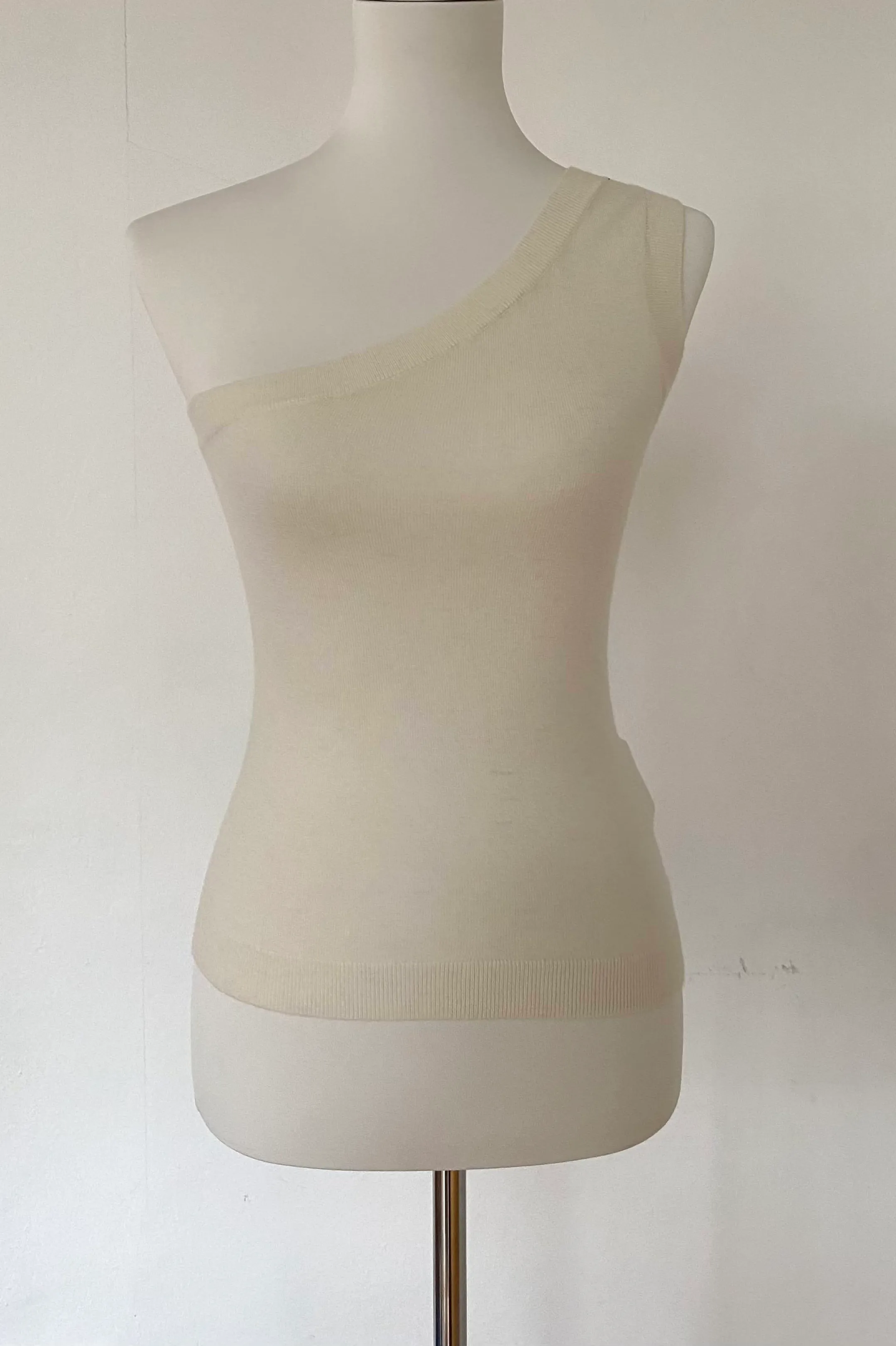 Yoox Asymmetric Top Cream Size M