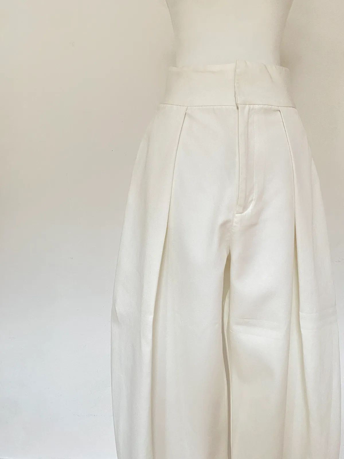 ZARA Balloon Leg Trousers Offwhite – Size S