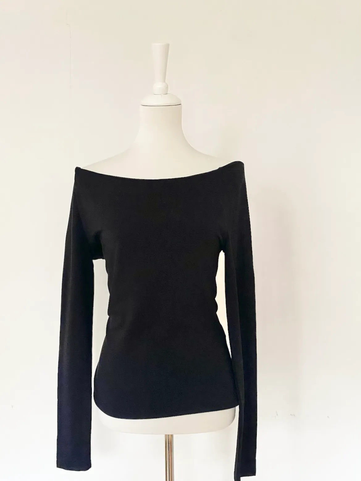 Stylein Offshoulder Top — Size S