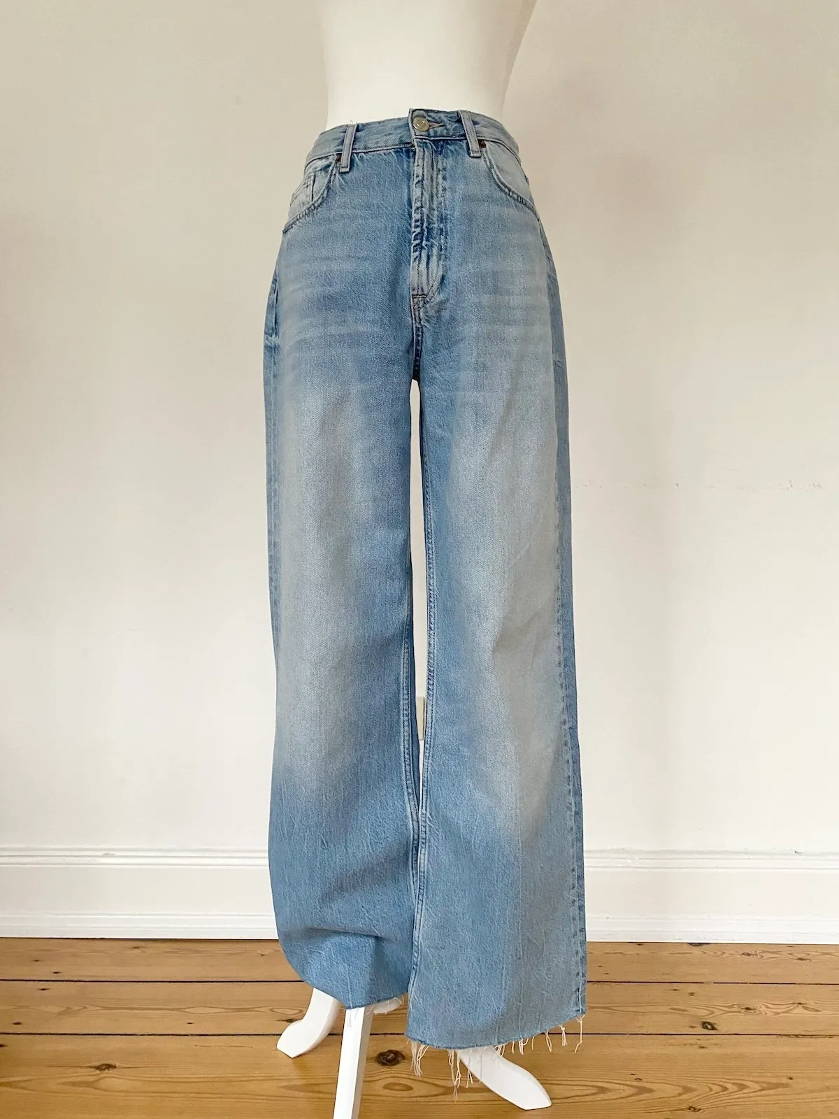 Zara Straight-leg Jeans — EUR 38