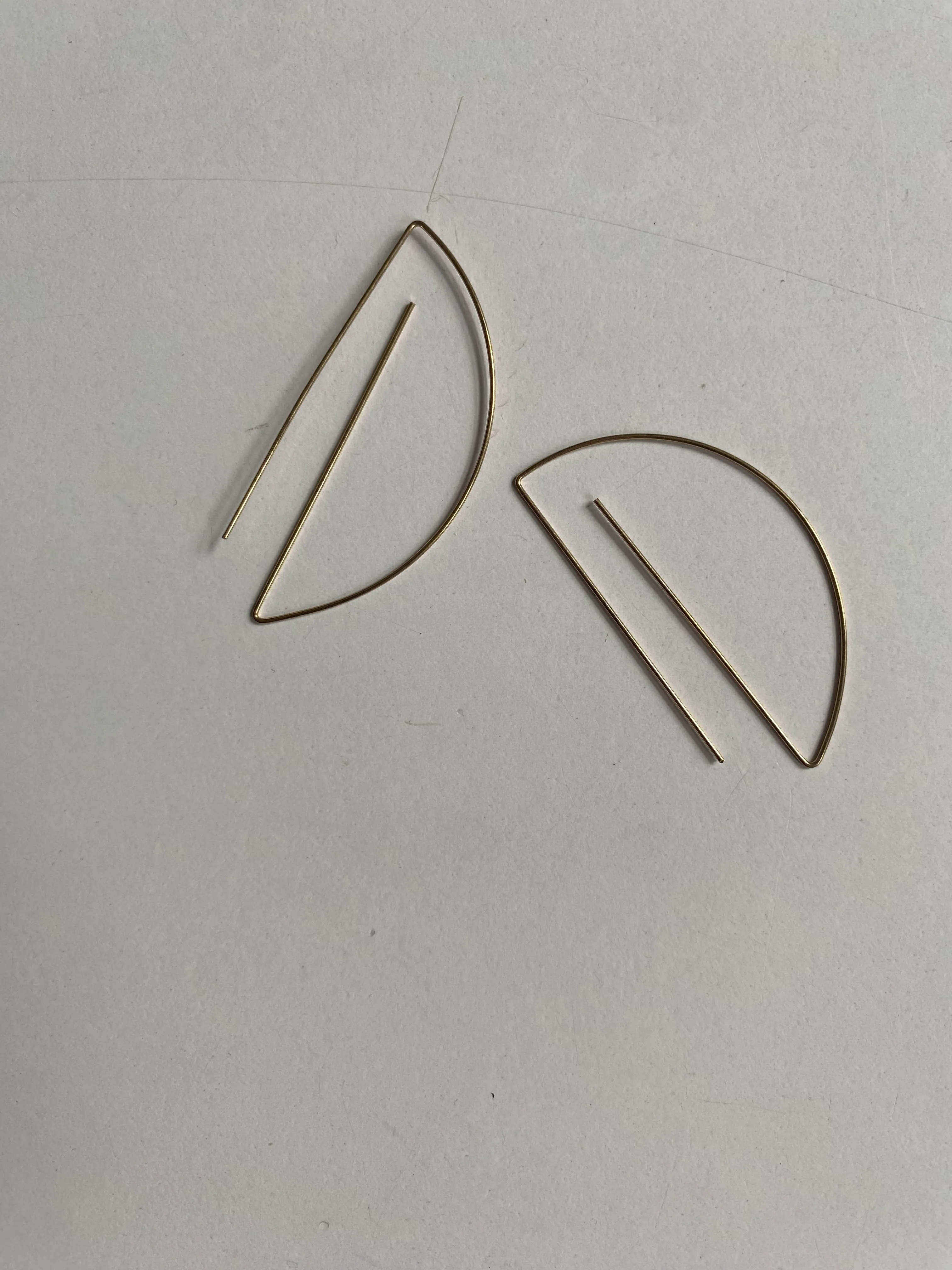 No Name Half-moon earrings 