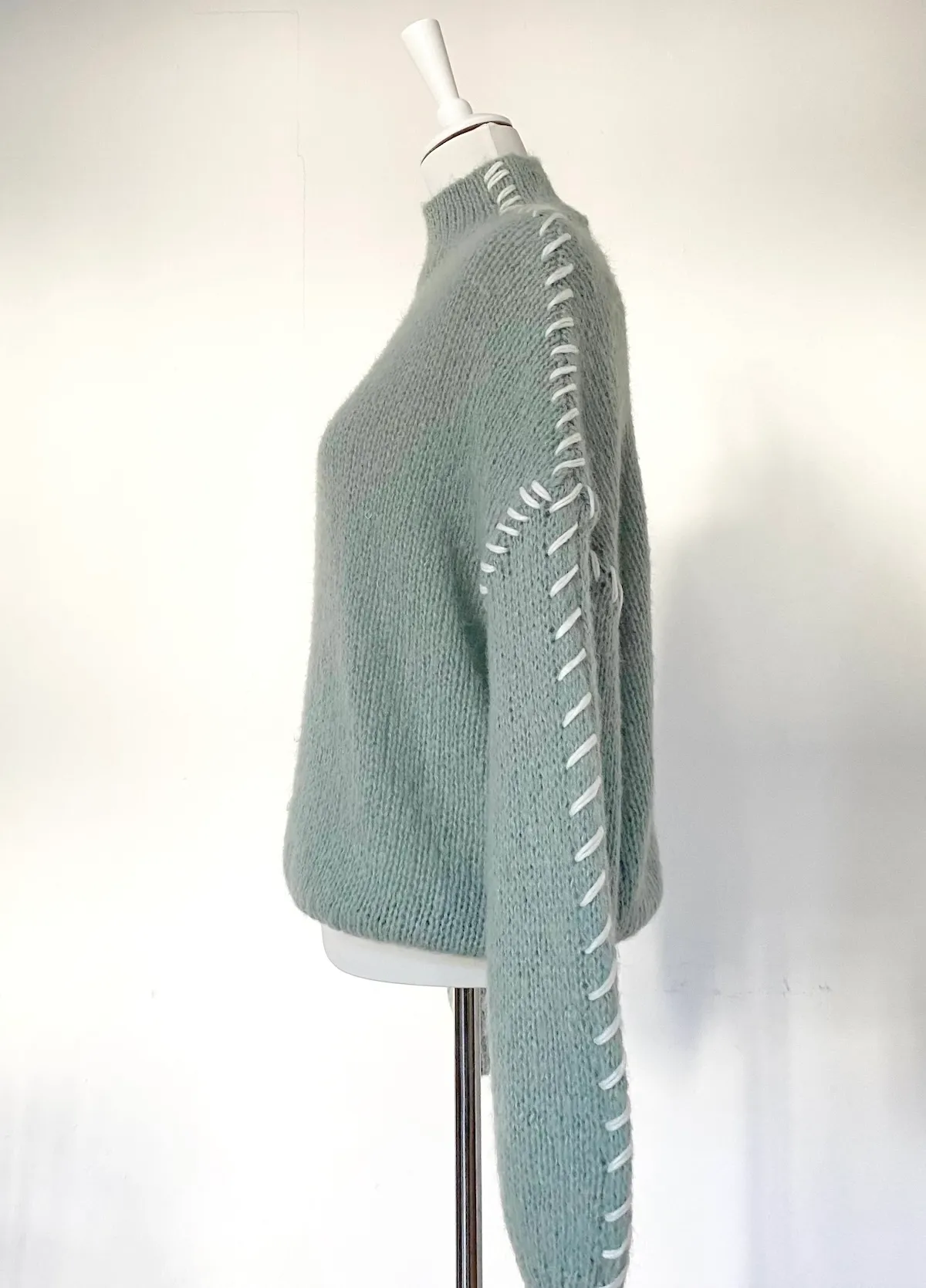 Vila Turtleneck Pullover — Size M