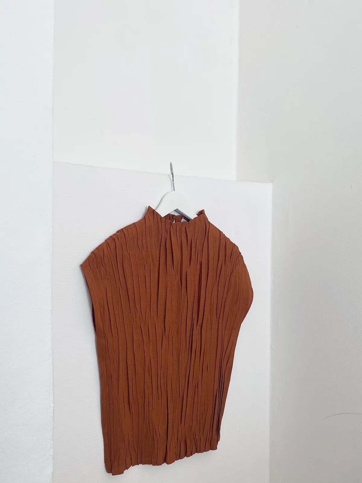 Adolfo Dominguez Pleated Top Rusty Orange — Size 38