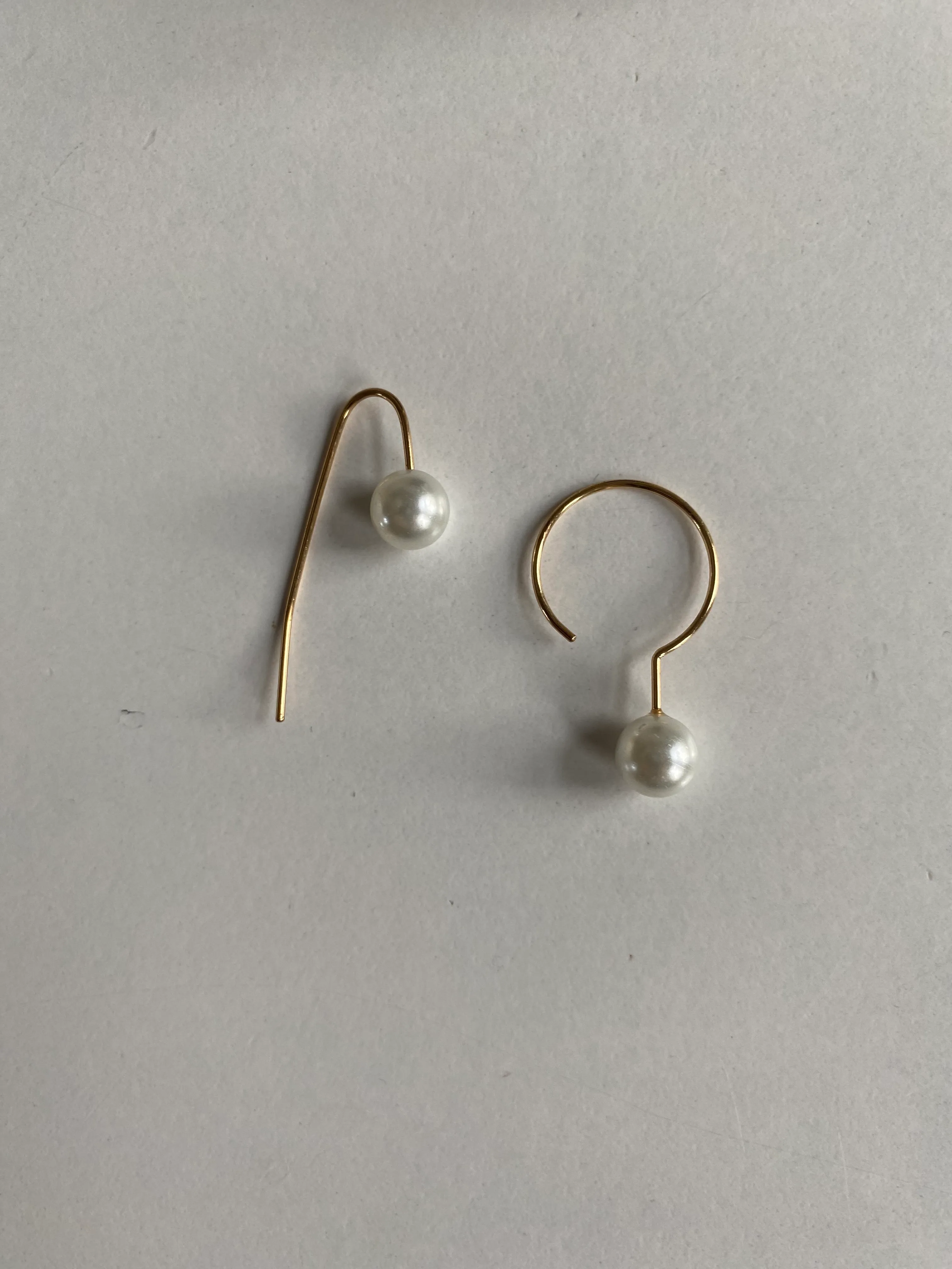 No Name Asymmetric Pearl Earrings 