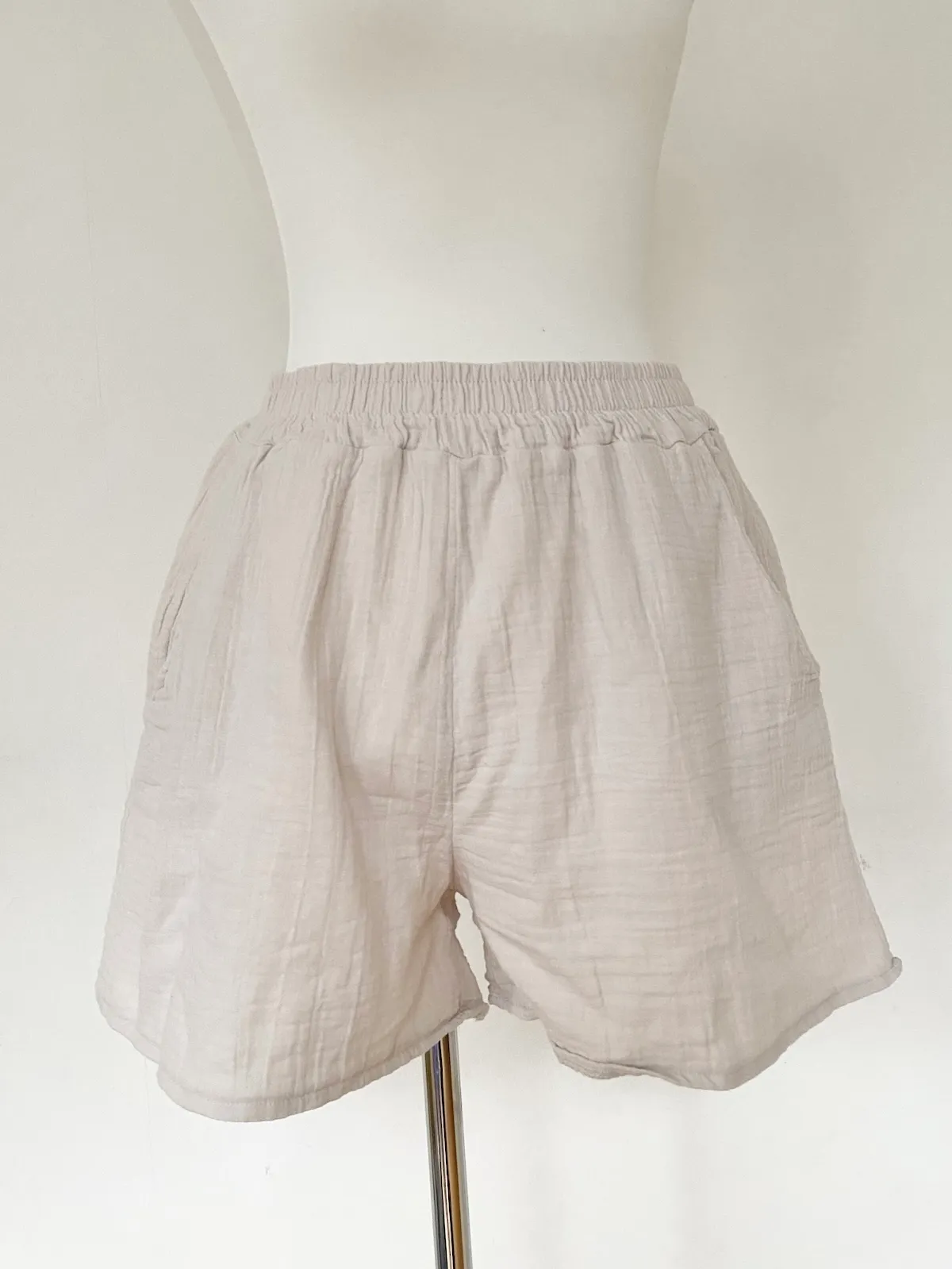 SassyClassy Shorts Soft beige — Size M