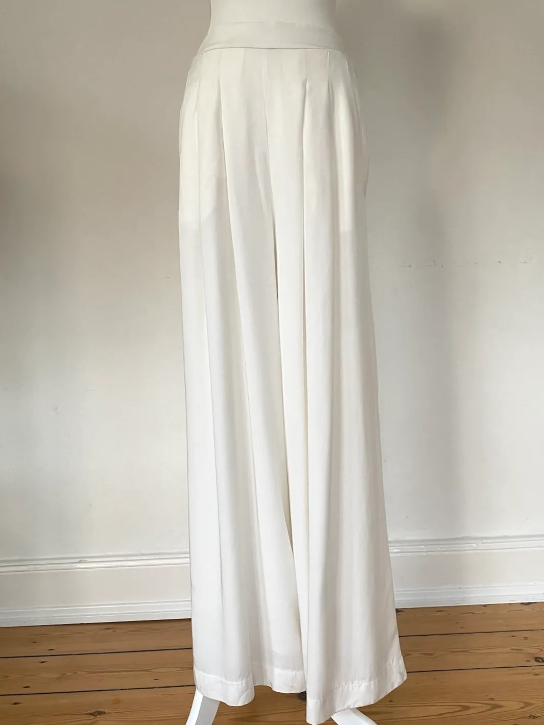 H&M Pleated Trousers — EUR 36
