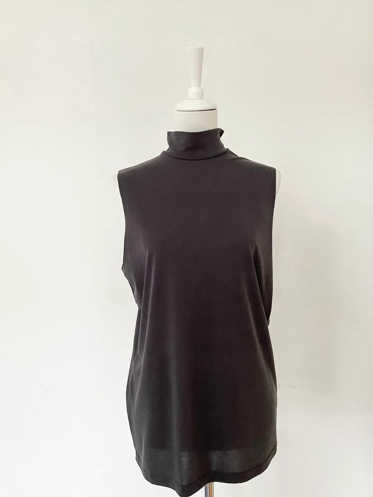Weekday Turtle Top Anthracite — Size S