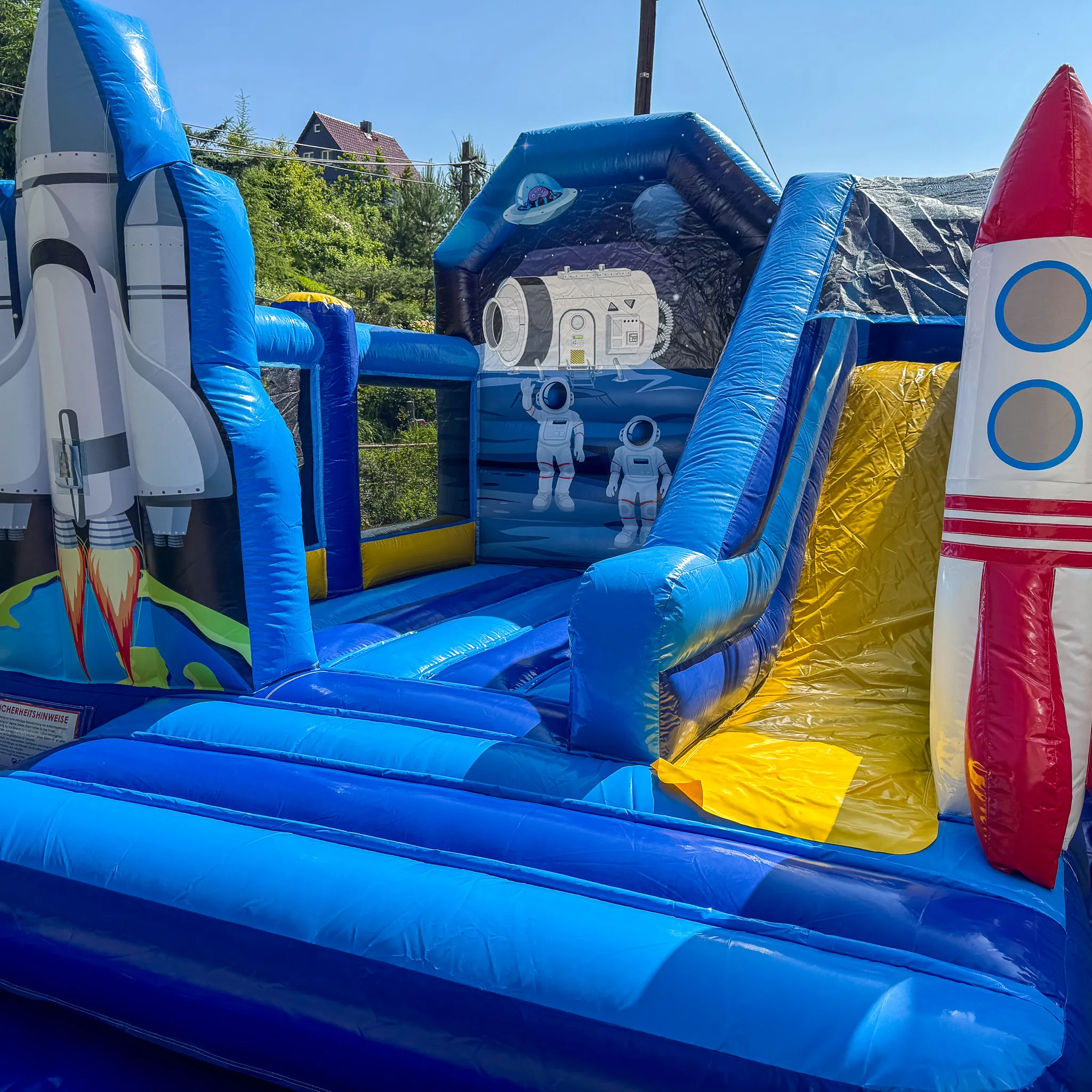 Hüpfburg Raketenbasis