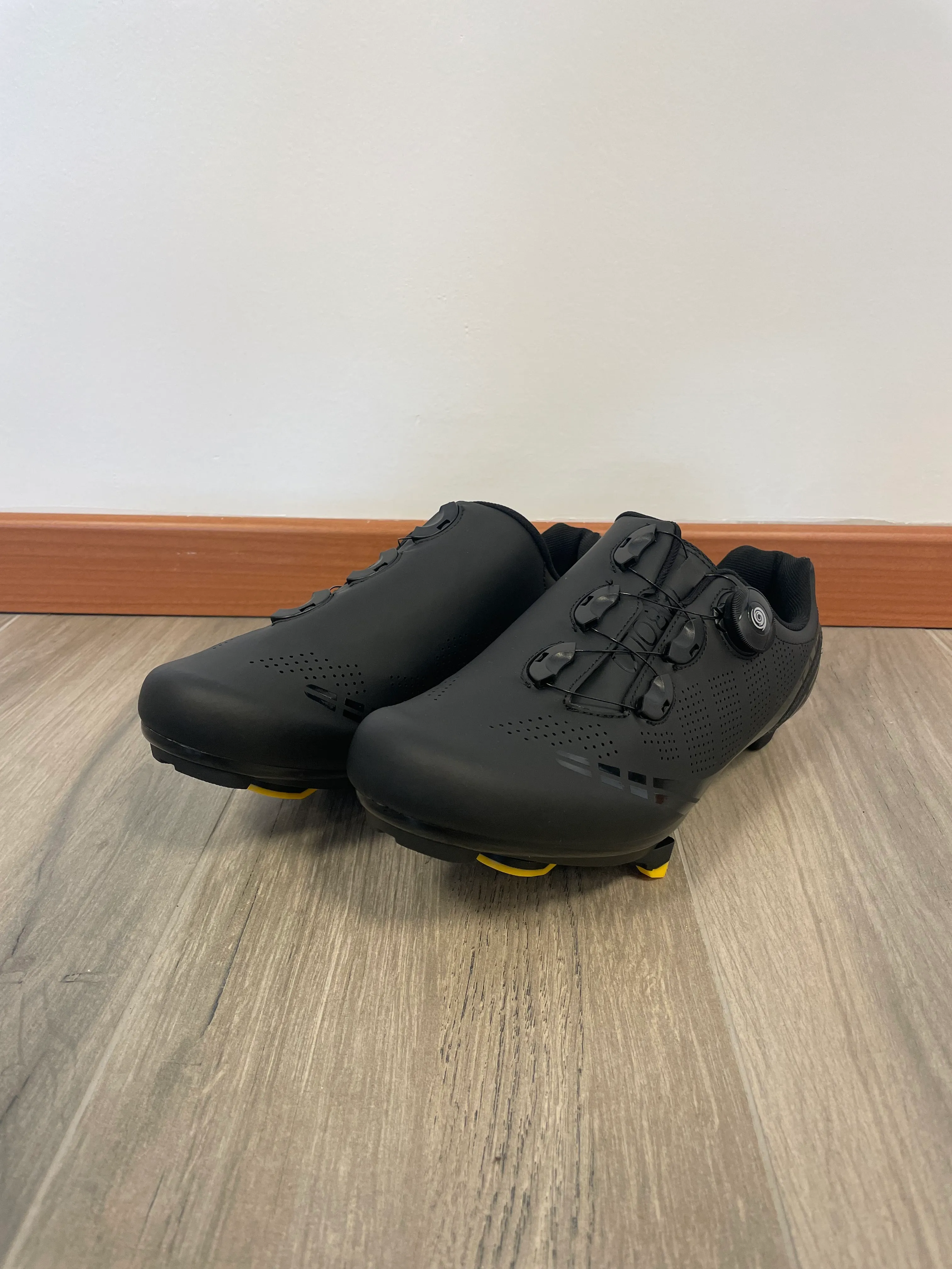 Cycling shoes rental