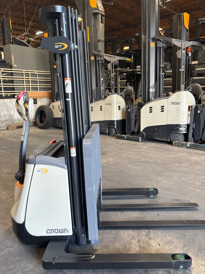 Stacker Forklift