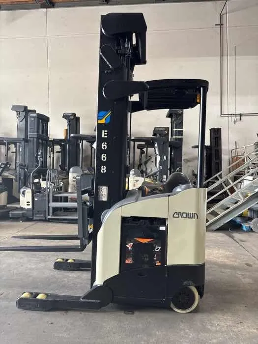 Crown Single Reach 276" Lift Height