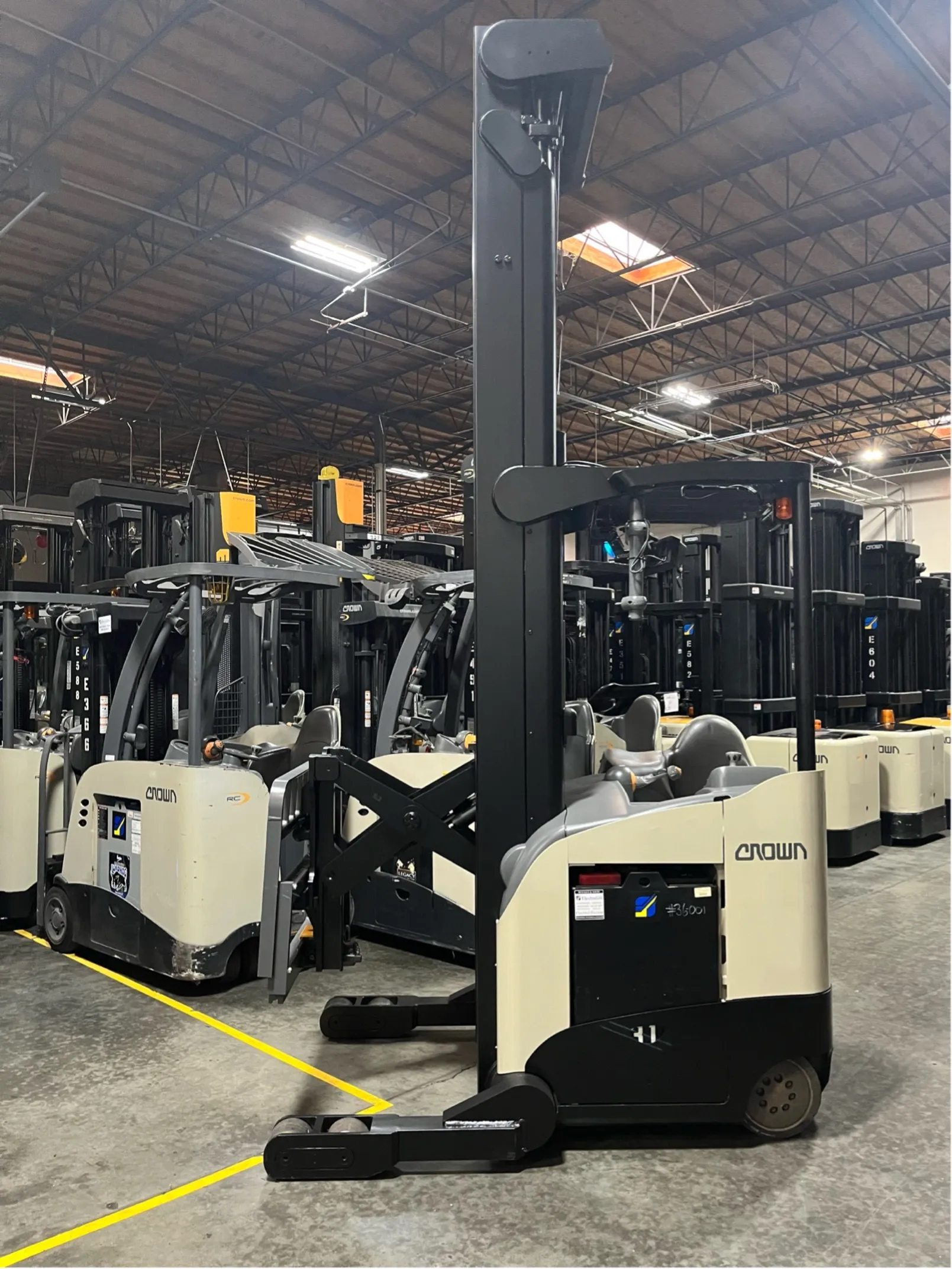 Crown Single Reach 366" Lift Height