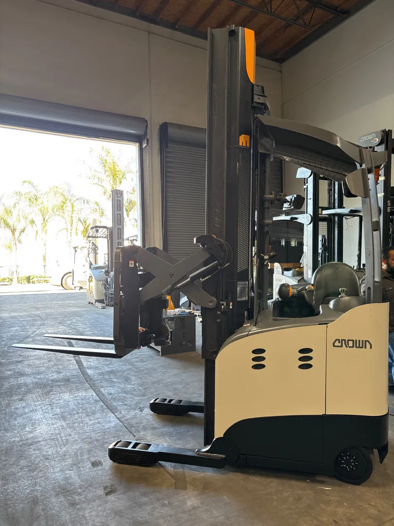 Crown Single Reach 306" Lift Height