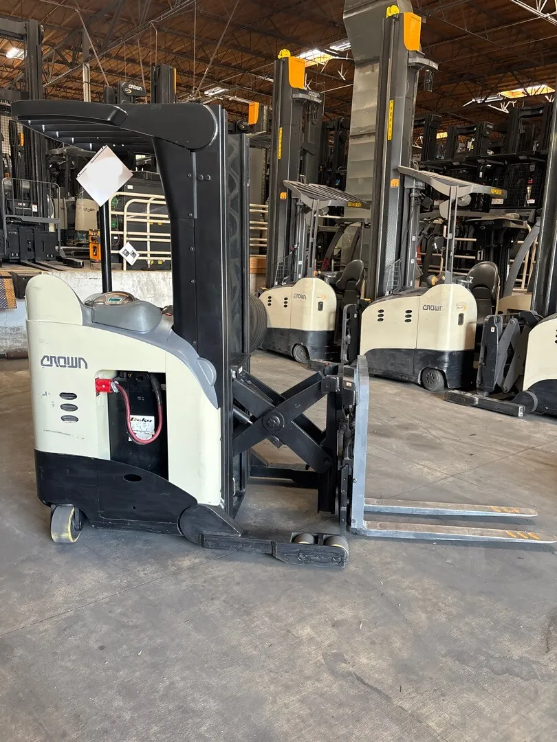 Crown Single Reach 198" Lift Height