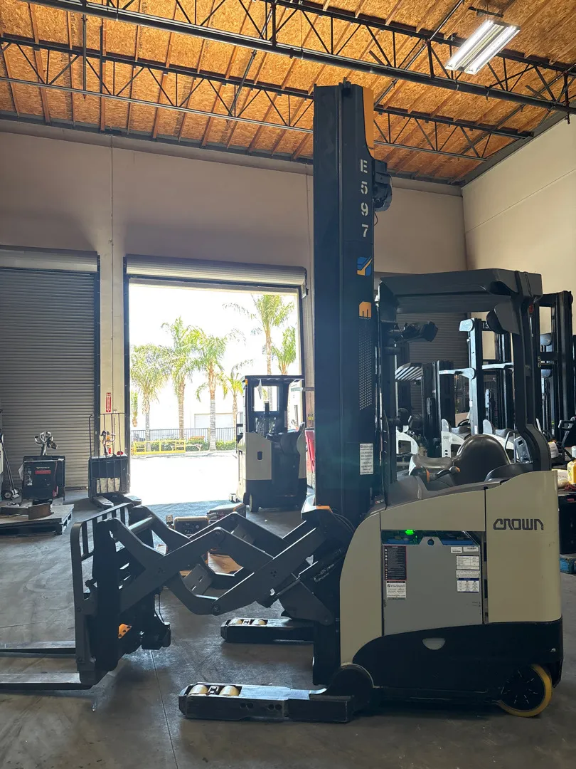 Crown Double Reach 321" Lift Height