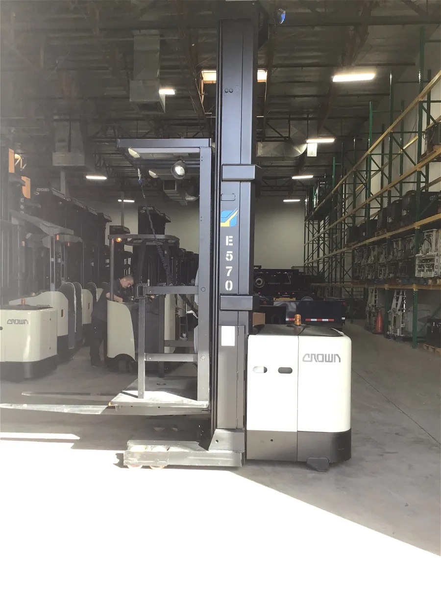 Crown Order Picker 348" Lift Height