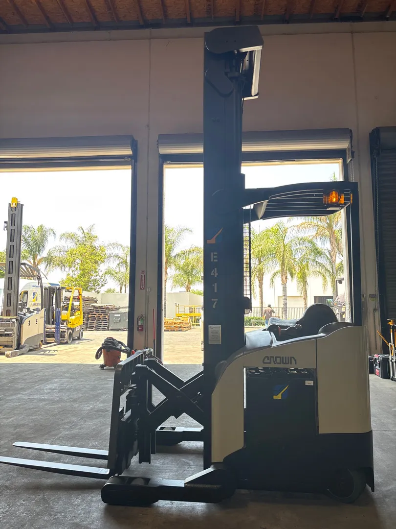 Crown Single Reach 341" Lift Height