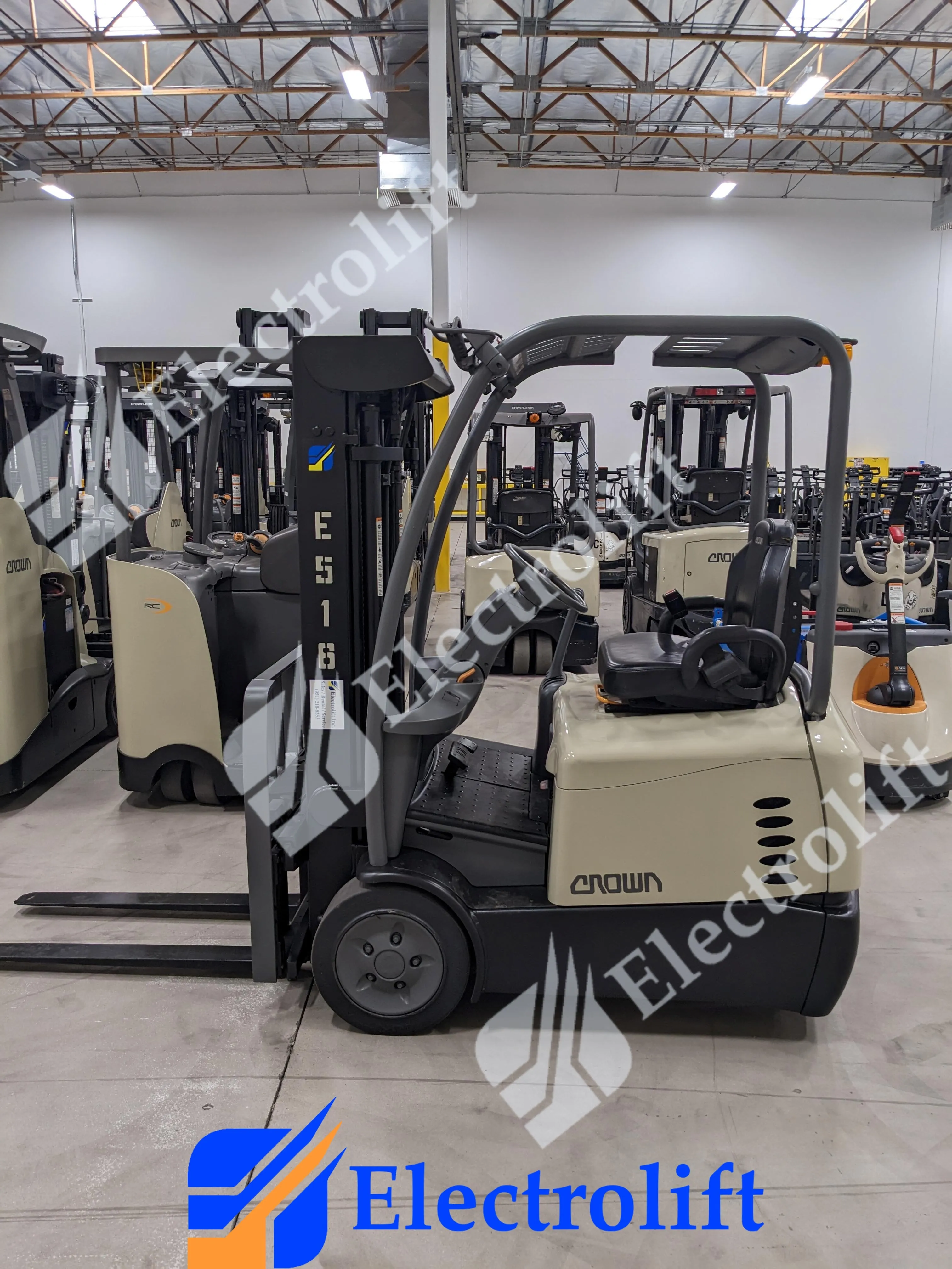 Crown Three-Wheel Sit-Down 190" Lift Height