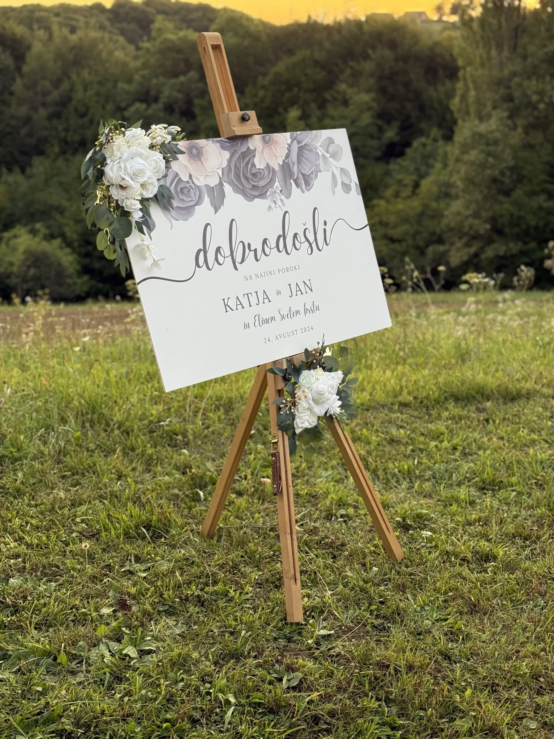 Leseni stativ za platna