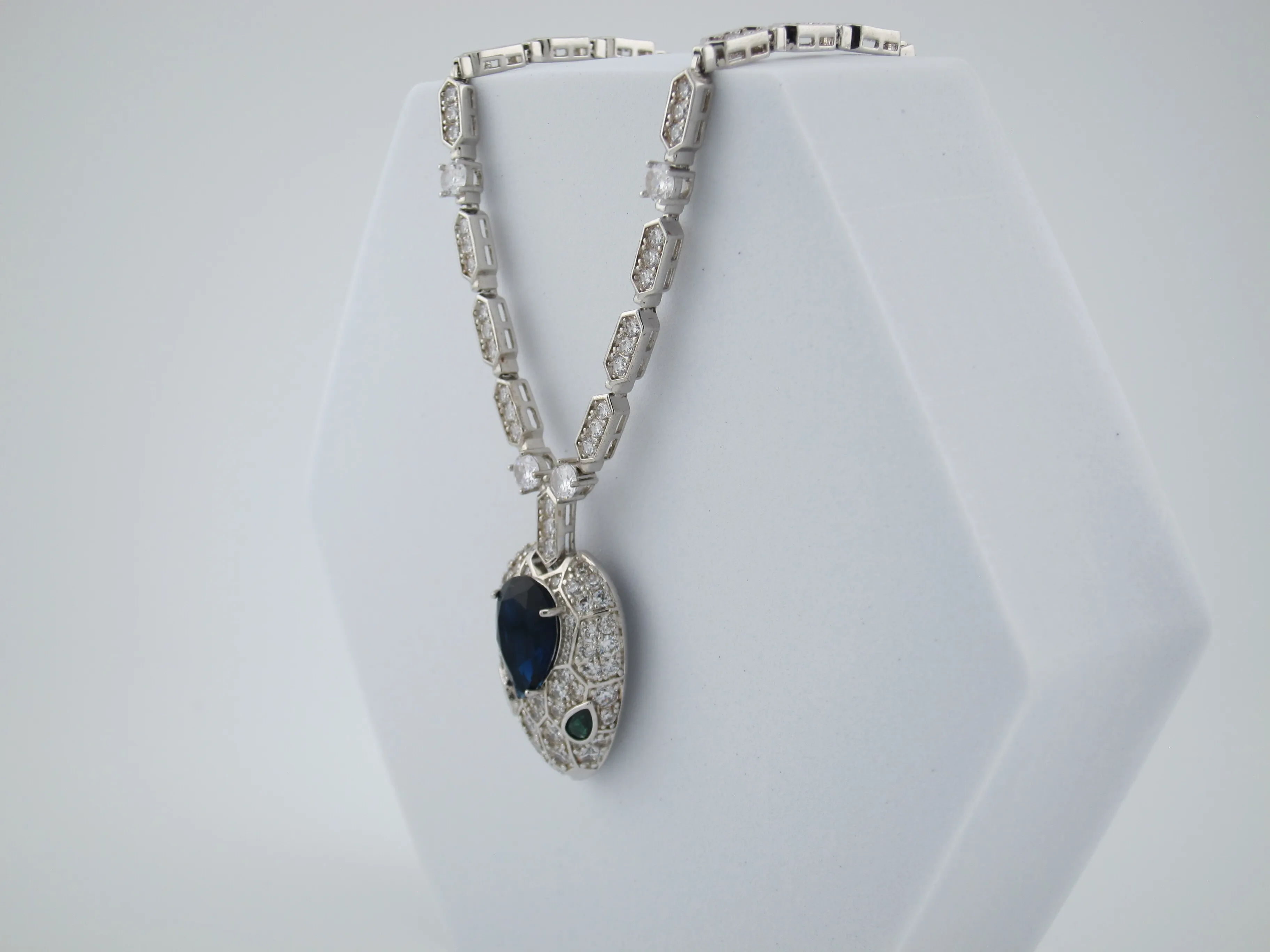 SERPENTI SEDUTTORI NECKLACE SAPPHIRE AND DIAMOND